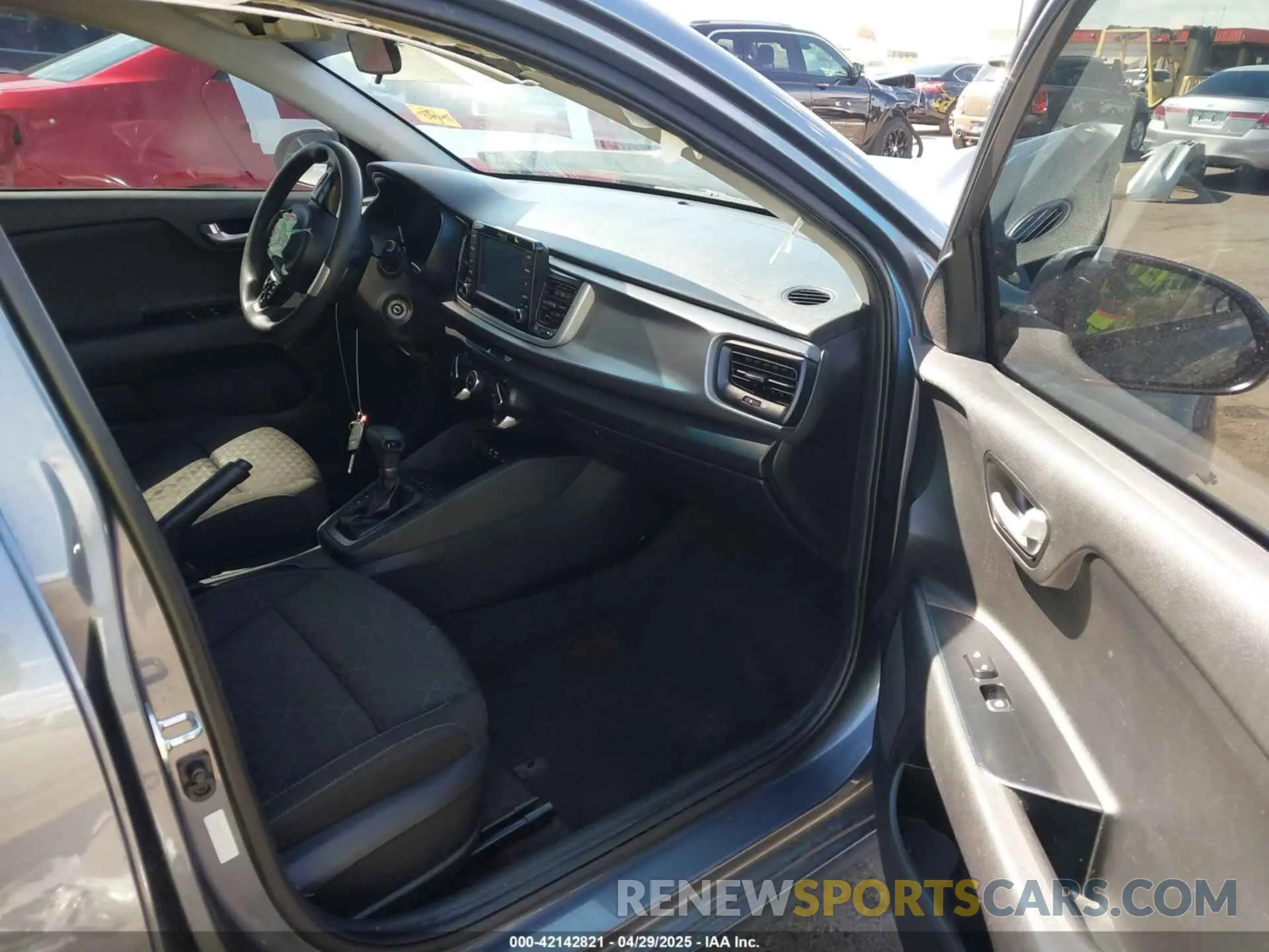 5 fotografías del automóvil dañado 3KPA24AB1KE179729 KIA RIO 2019