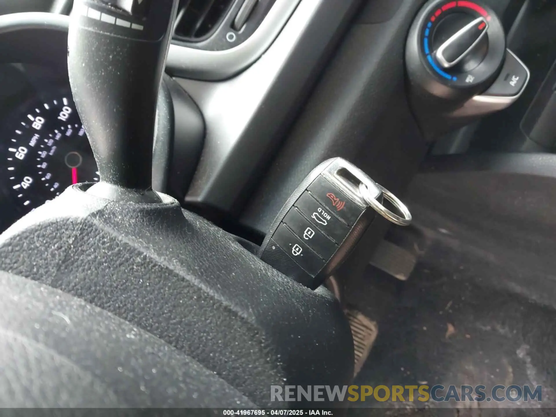 11 fotografías del automóvil dañado 3KPA24AB2KE174846 KIA RIO 2019