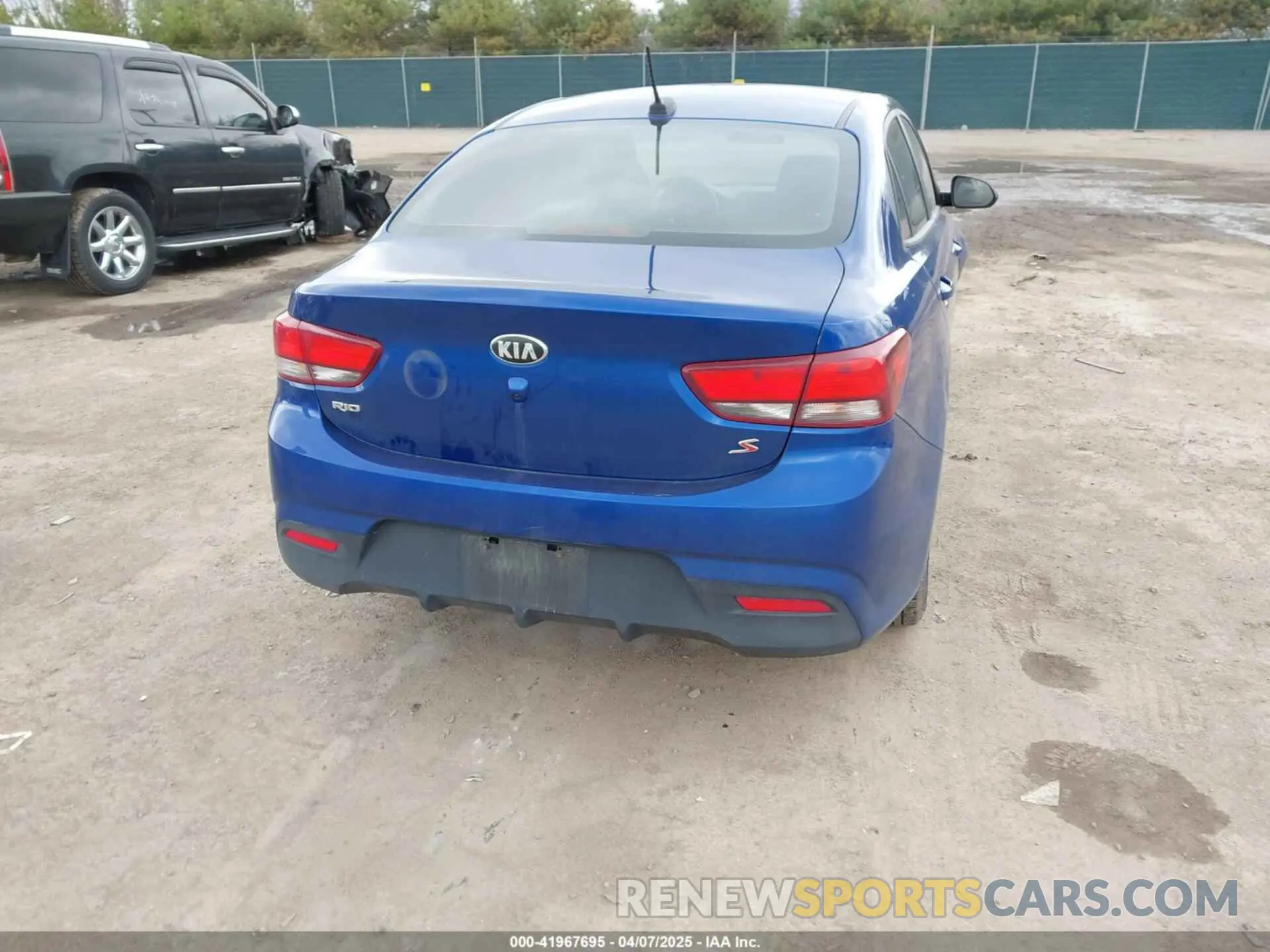 16 fotografías del automóvil dañado 3KPA24AB2KE174846 KIA RIO 2019