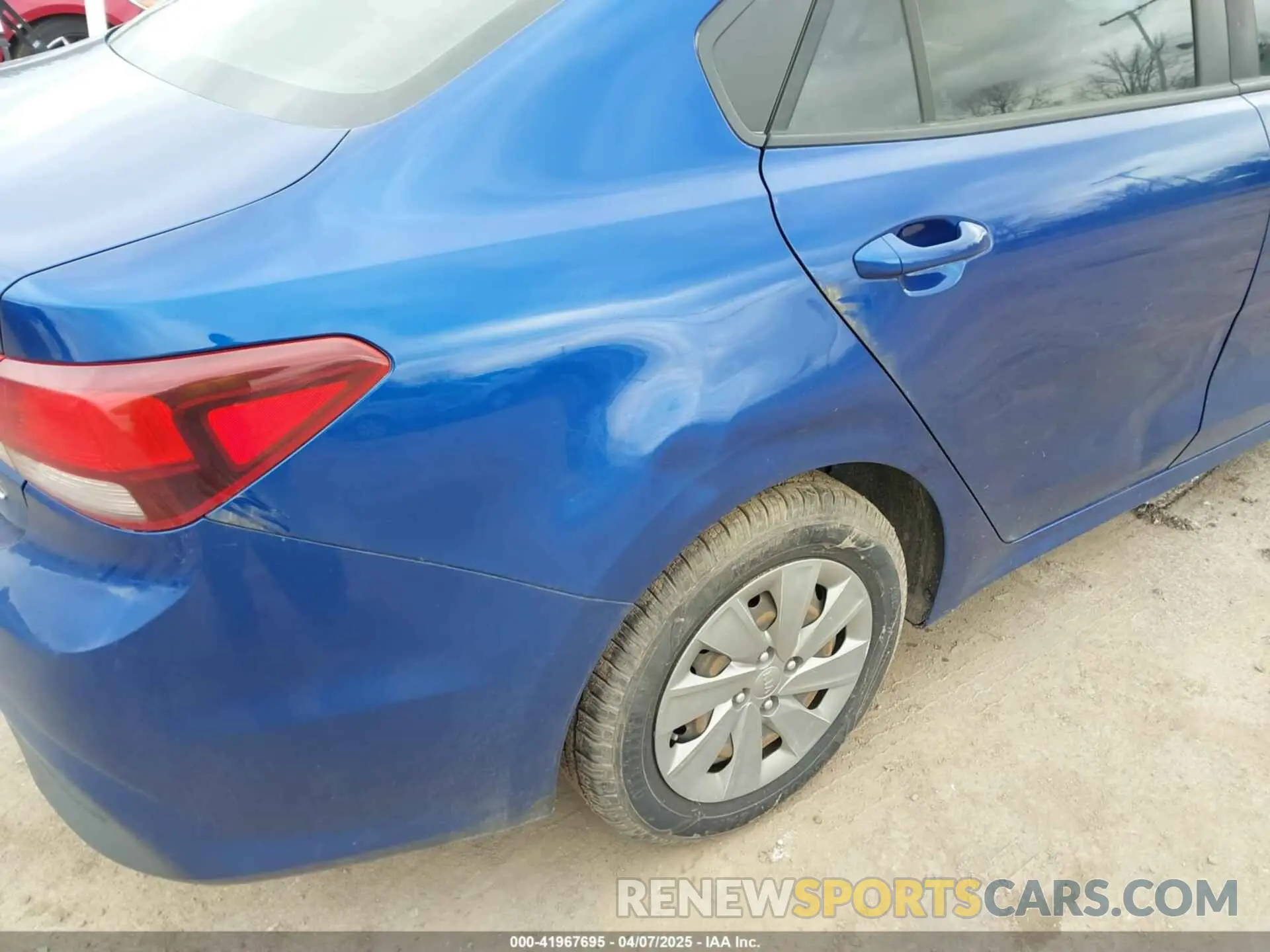 6 fotografías del automóvil dañado 3KPA24AB2KE174846 KIA RIO 2019