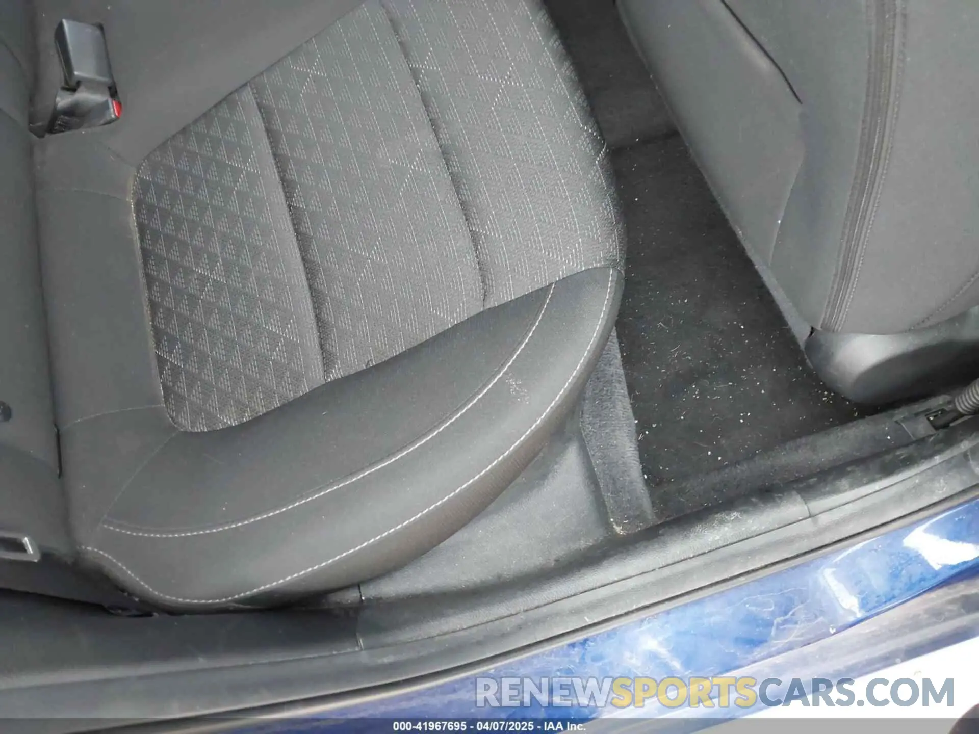 8 fotografías del automóvil dañado 3KPA24AB2KE174846 KIA RIO 2019
