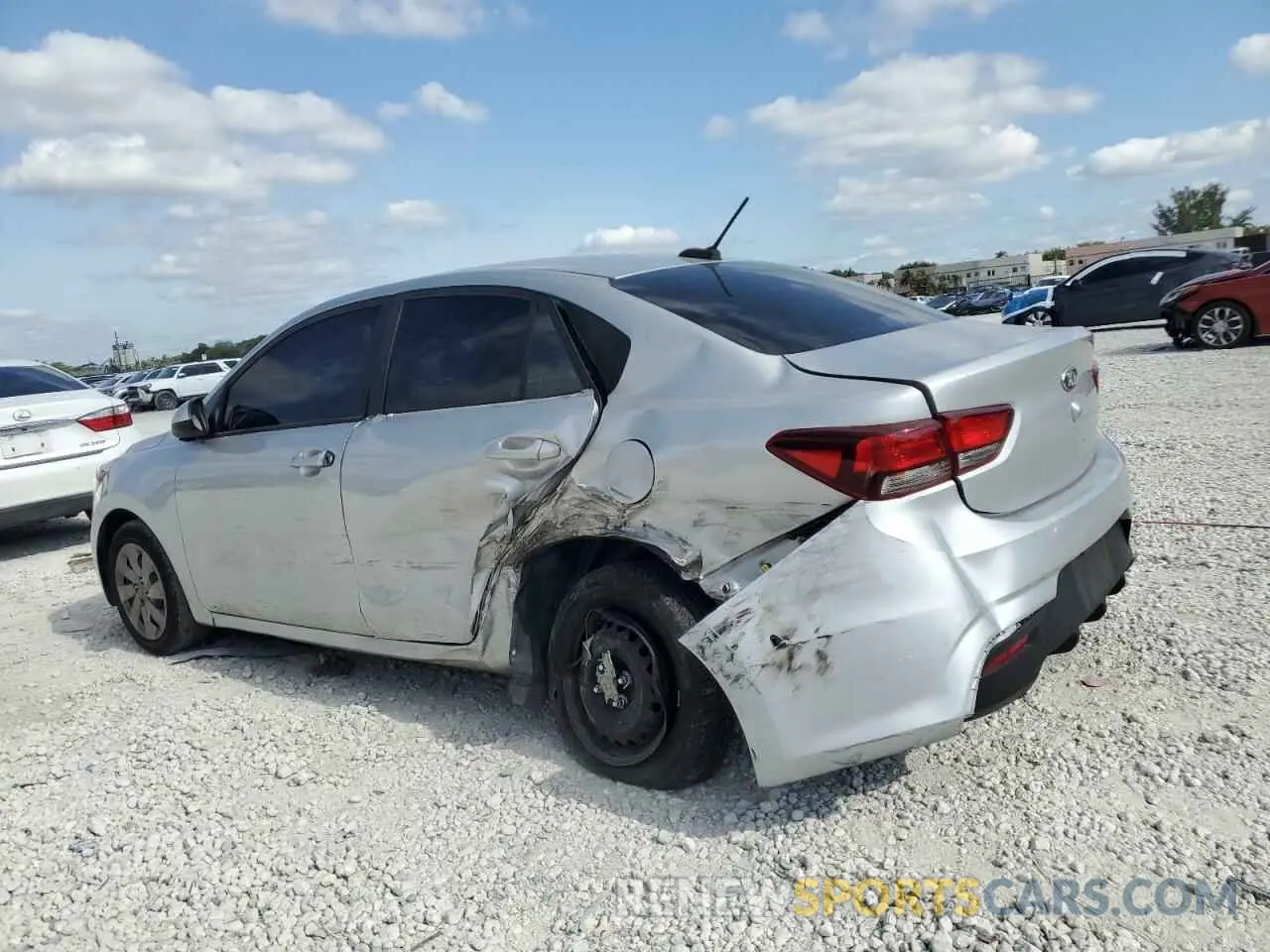 2 fotografías del automóvil dañado 3KPA24AB2KE187919 KIA RIO 2019