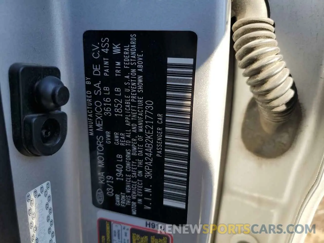 12 fotografías del automóvil dañado 3KPA24AB2KE217730 KIA RIO 2019