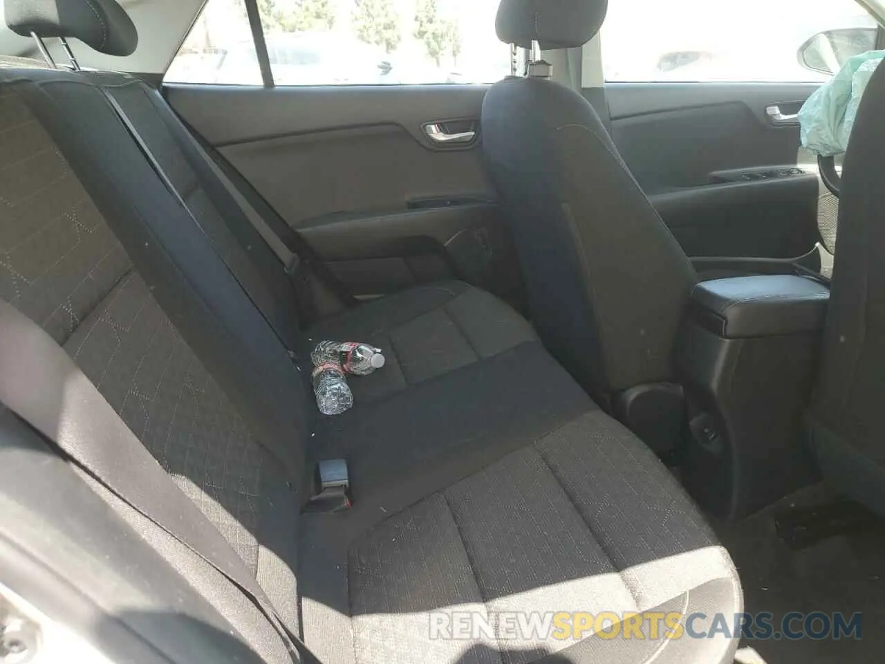 10 fotografías del automóvil dañado 3KPA24AB3KE166755 KIA RIO 2019