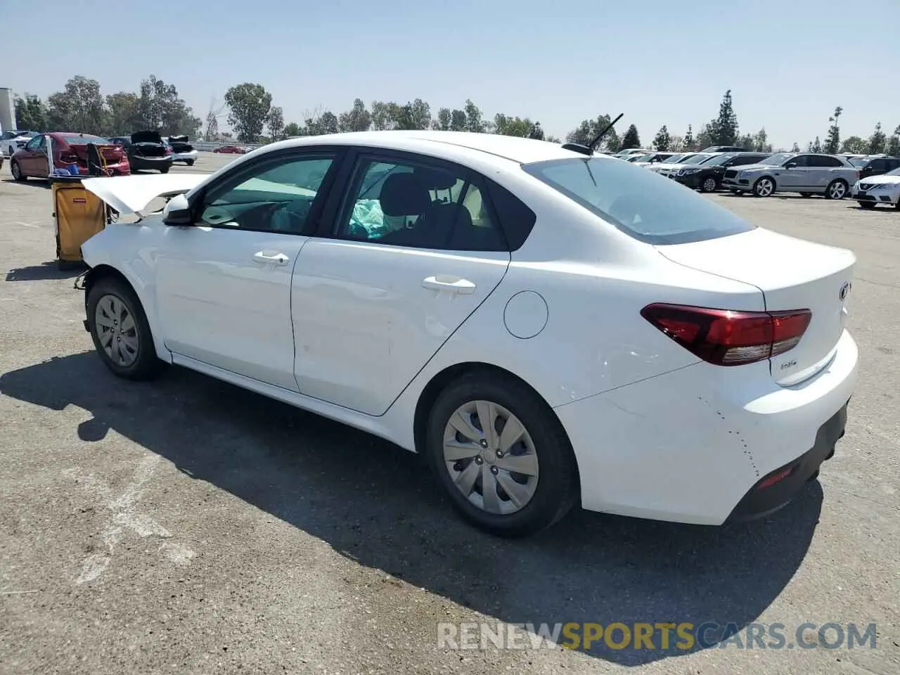 2 fotografías del automóvil dañado 3KPA24AB3KE166755 KIA RIO 2019