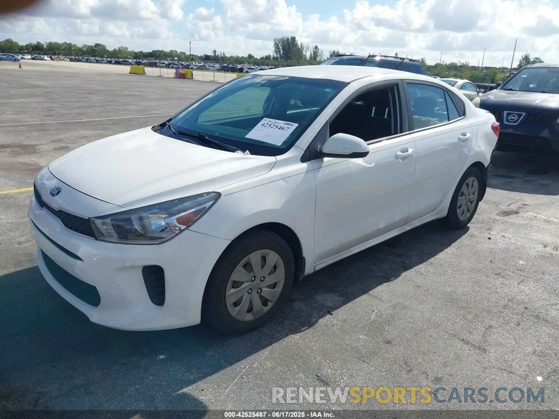 2 fotografías del automóvil dañado 3KPA24AB3KE229174 KIA RIO 2019