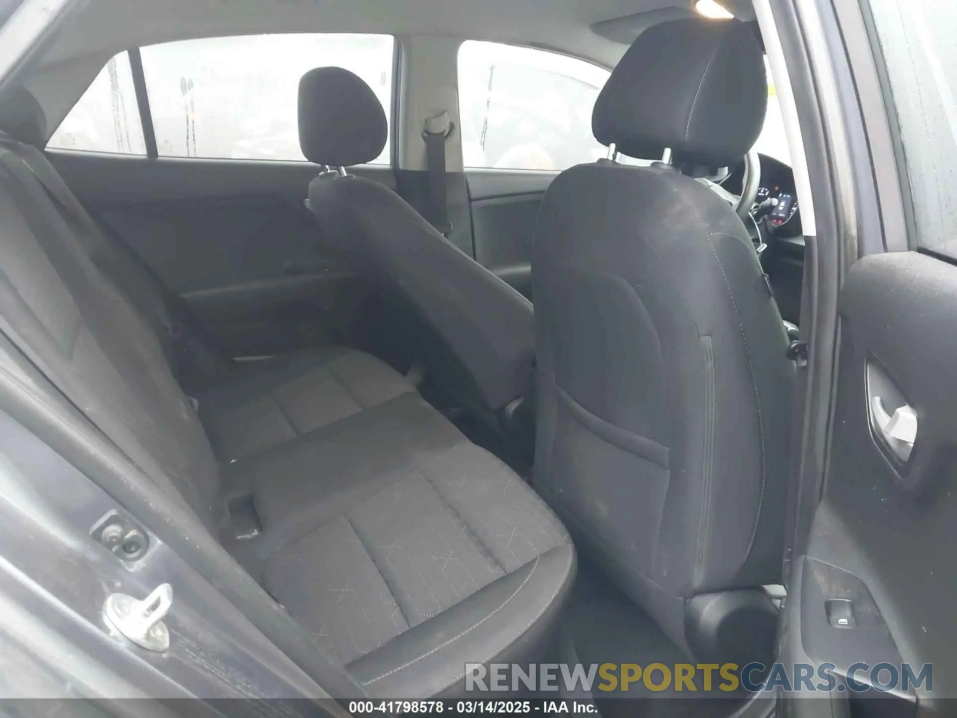 8 fotografías del automóvil dañado 3KPA24AB4KE177733 KIA RIO 2019