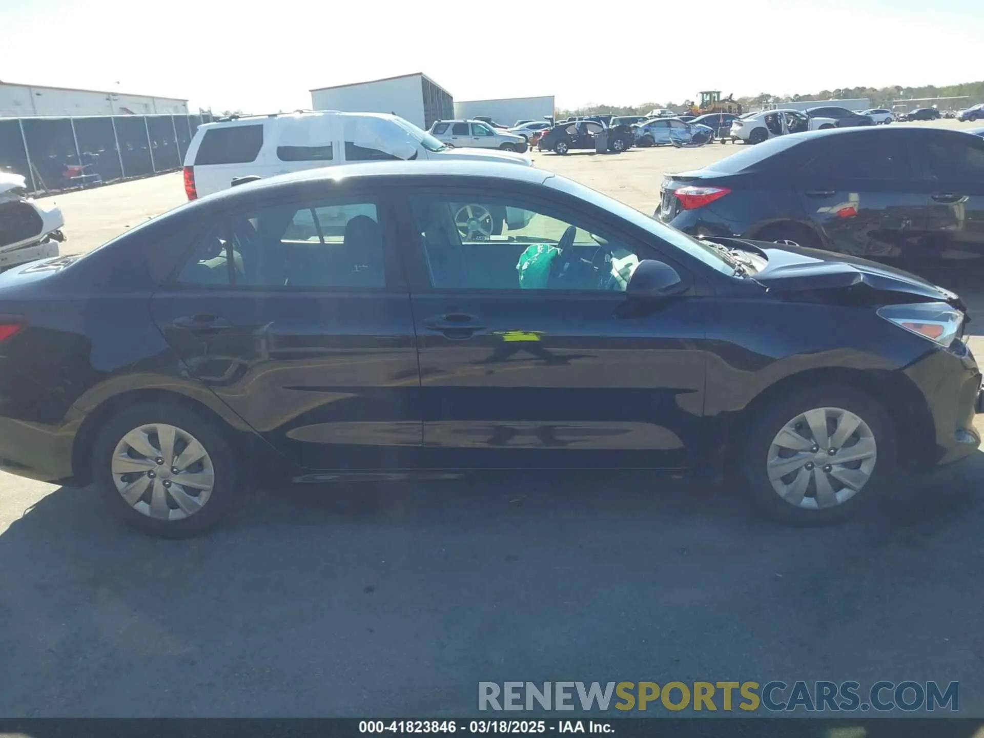 13 fotografías del automóvil dañado 3KPA24AB4KE200637 KIA RIO 2019