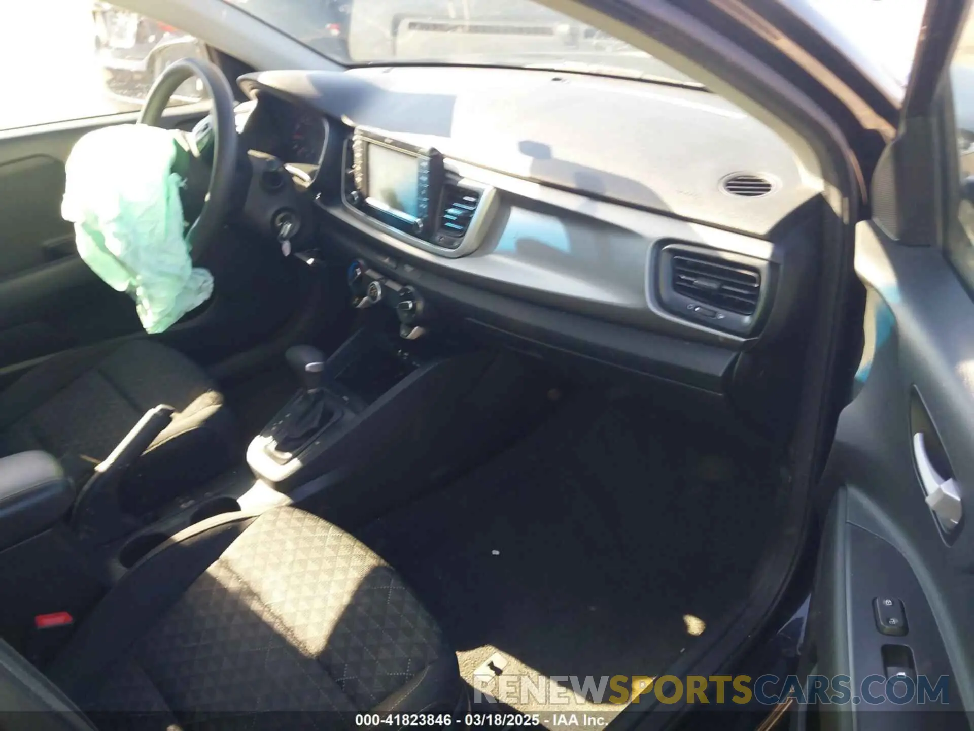 5 fotografías del automóvil dañado 3KPA24AB4KE200637 KIA RIO 2019