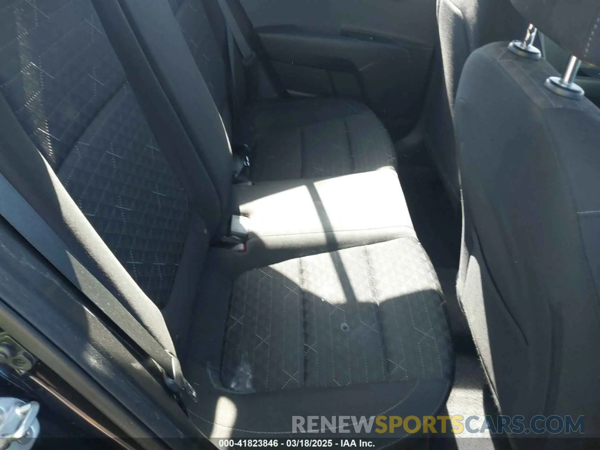 8 fotografías del automóvil dañado 3KPA24AB4KE200637 KIA RIO 2019