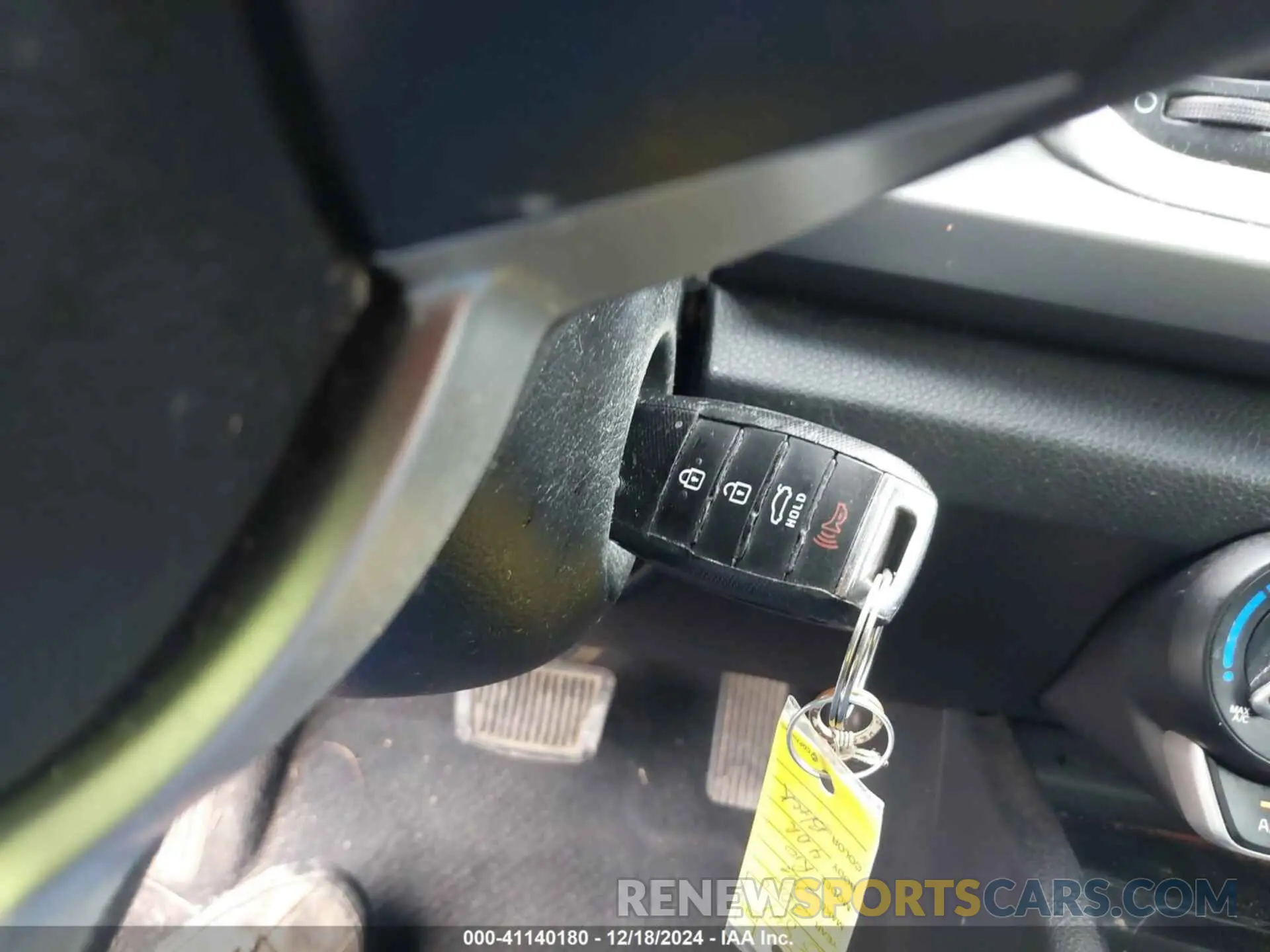 11 fotografías del automóvil dañado 3KPA24AB4KE209094 KIA RIO 2019