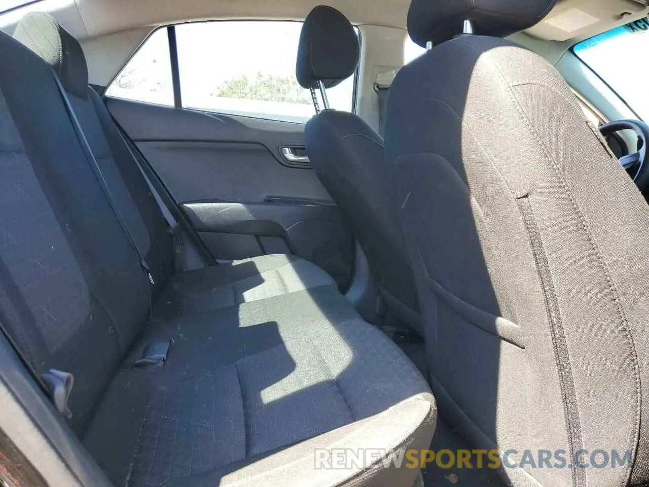 10 fotografías del automóvil dañado 3KPA24AB4KE247716 KIA RIO 2019