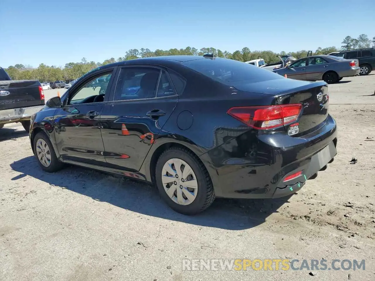 2 fotografías del automóvil dañado 3KPA24AB4KE247716 KIA RIO 2019