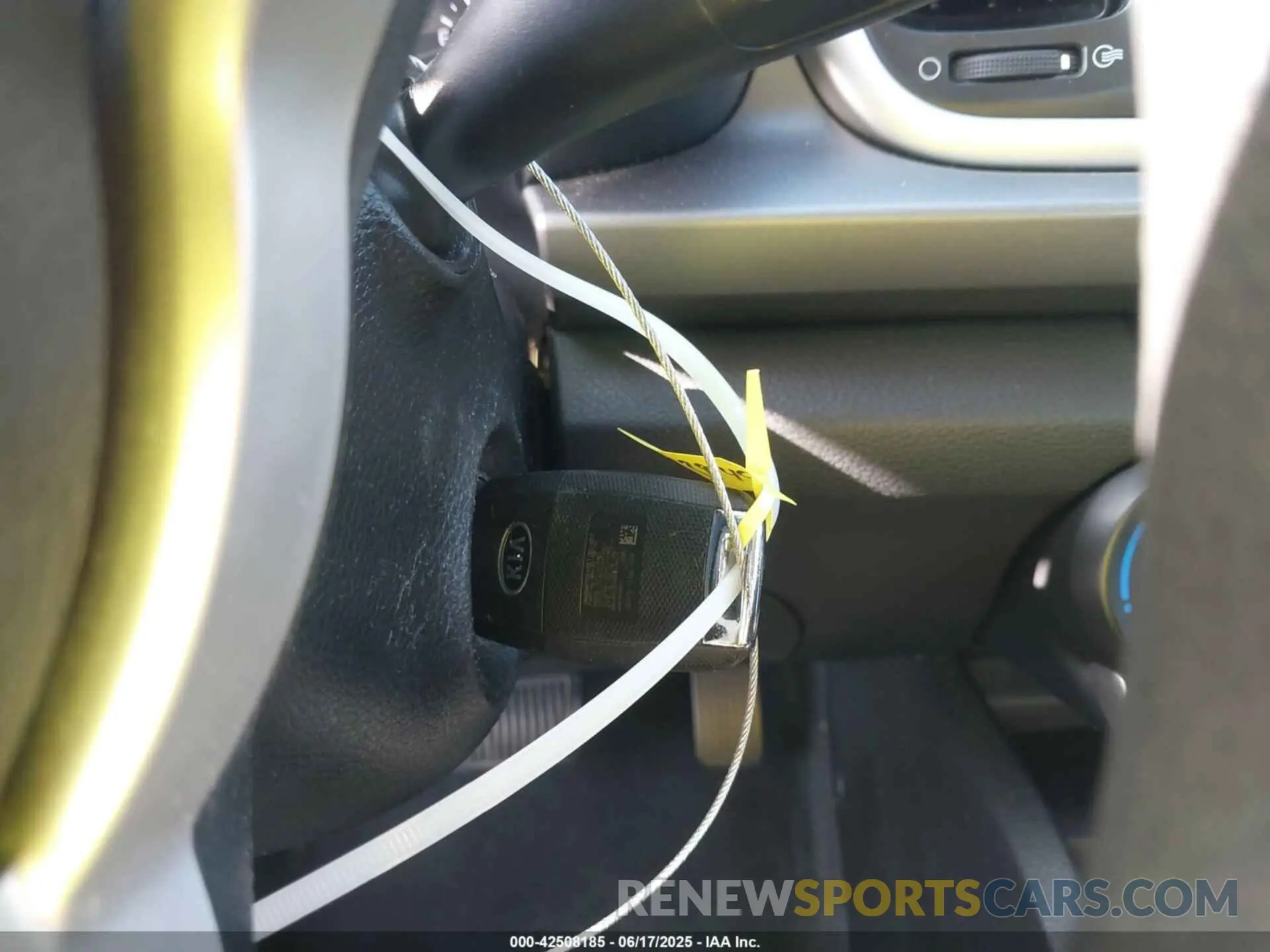 11 fotografías del automóvil dañado 3KPA24AB5KE161363 KIA RIO 2019
