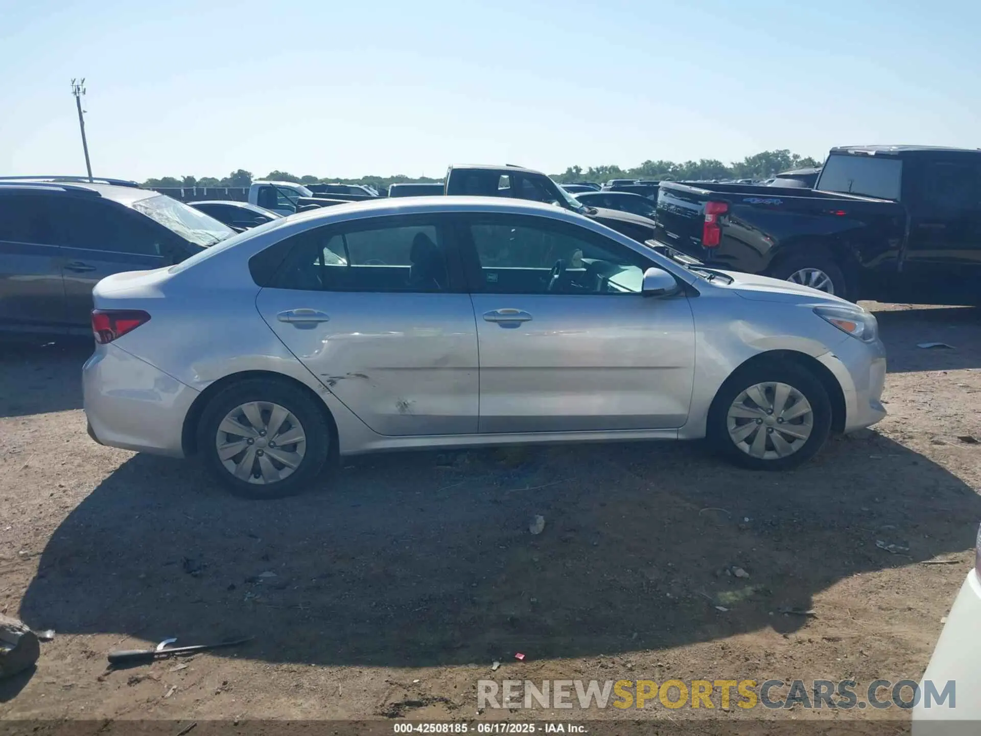 14 fotografías del automóvil dañado 3KPA24AB5KE161363 KIA RIO 2019