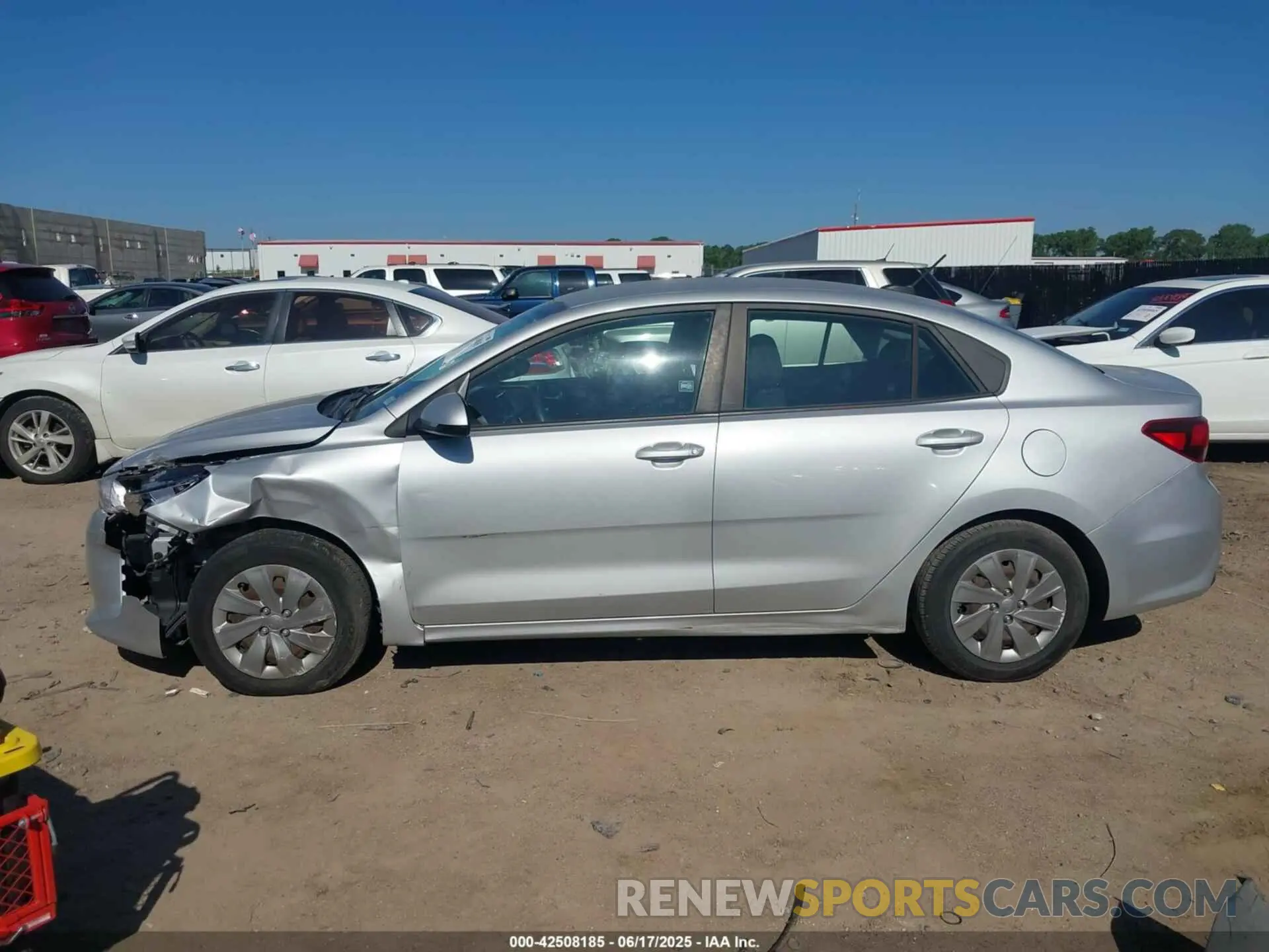 15 fotografías del automóvil dañado 3KPA24AB5KE161363 KIA RIO 2019