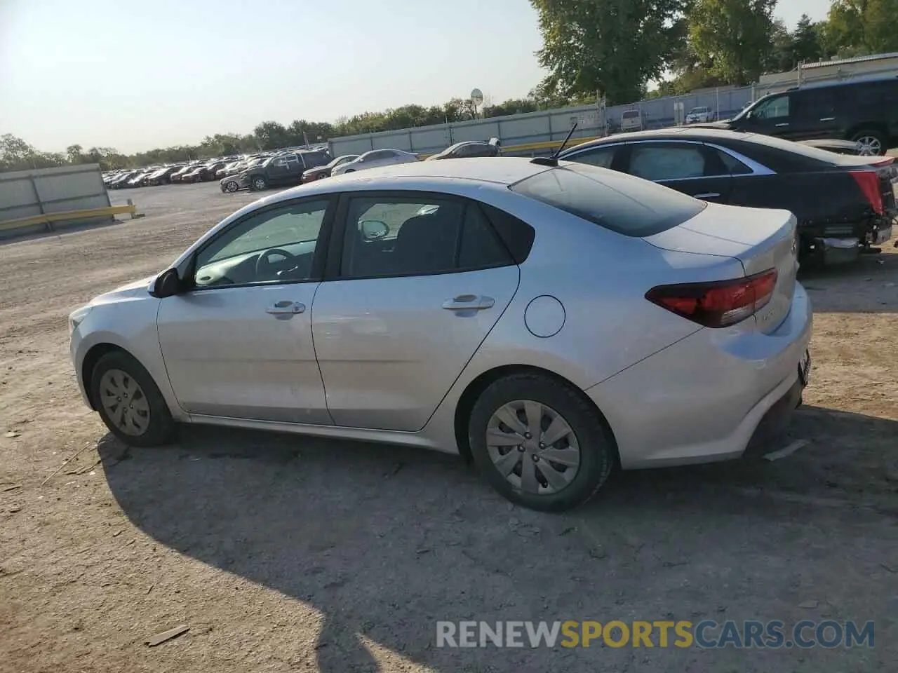 2 fotografías del automóvil dañado 3KPA24AB5KE167129 KIA RIO 2019
