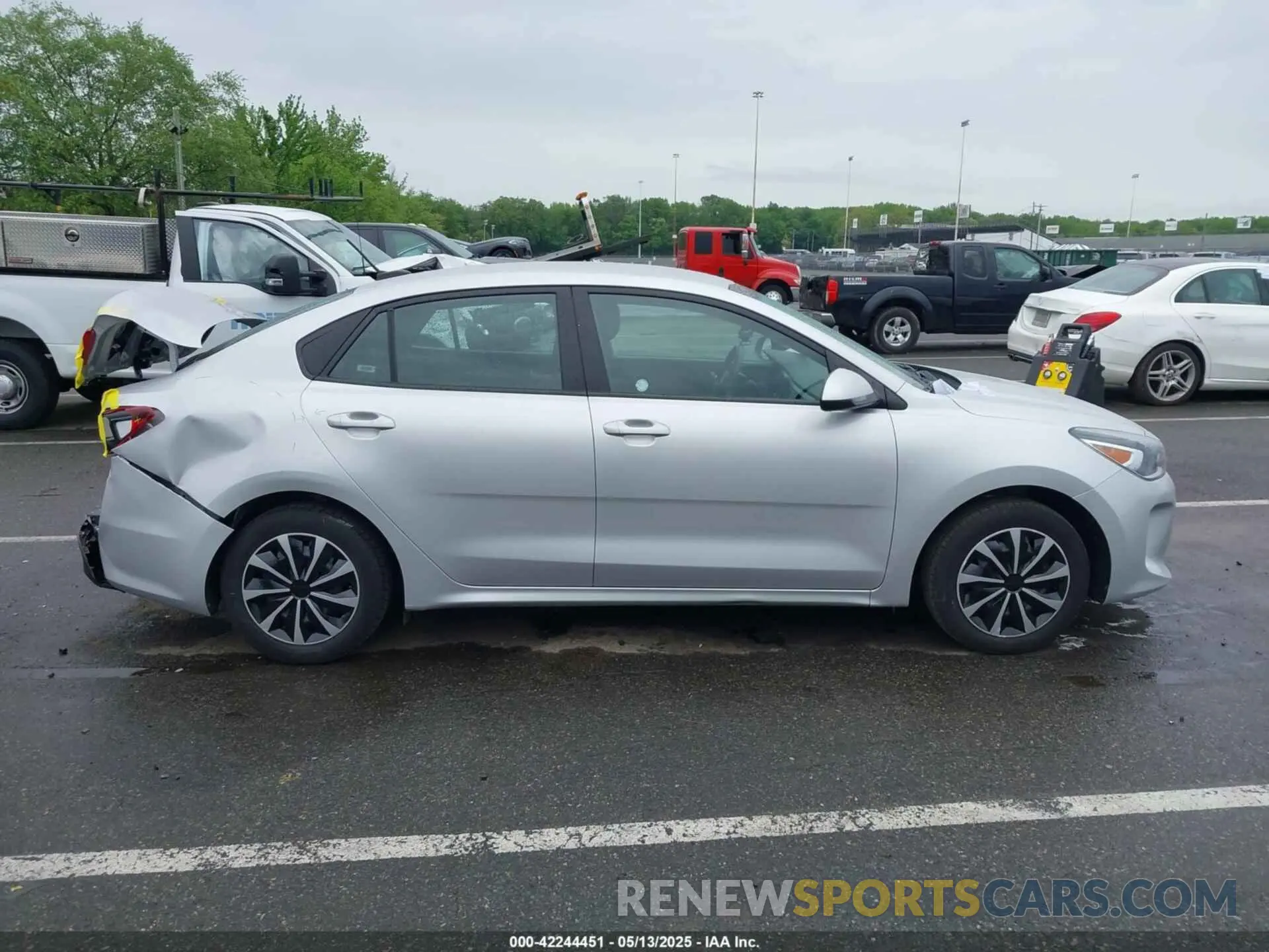 13 fotografías del automóvil dañado 3KPA24AB5KE227250 KIA RIO 2019