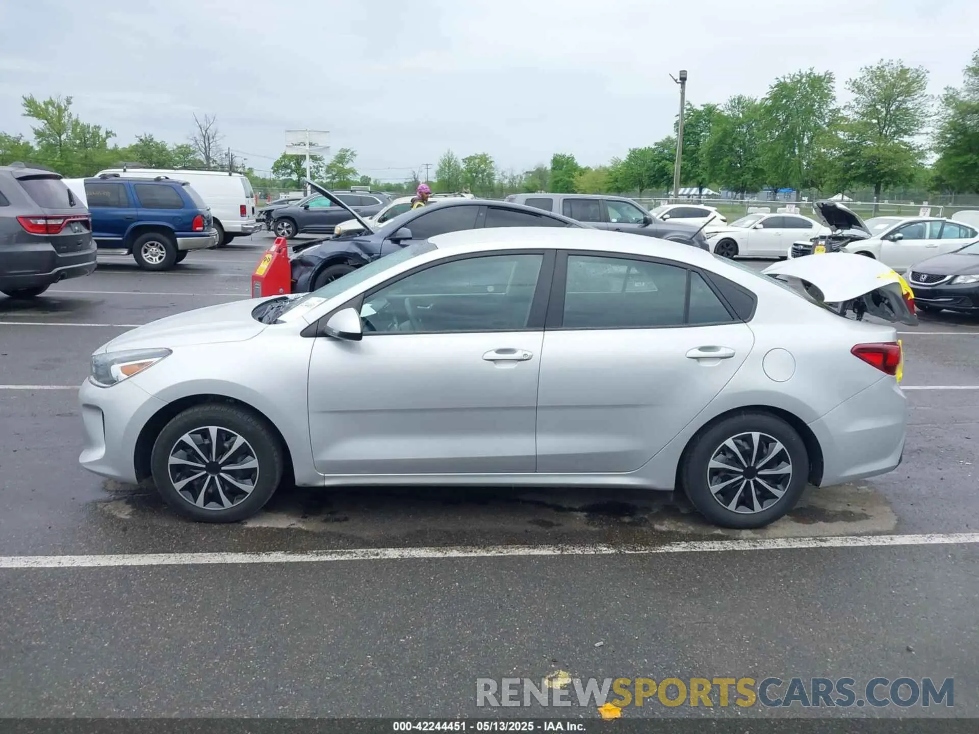 14 fotografías del automóvil dañado 3KPA24AB5KE227250 KIA RIO 2019