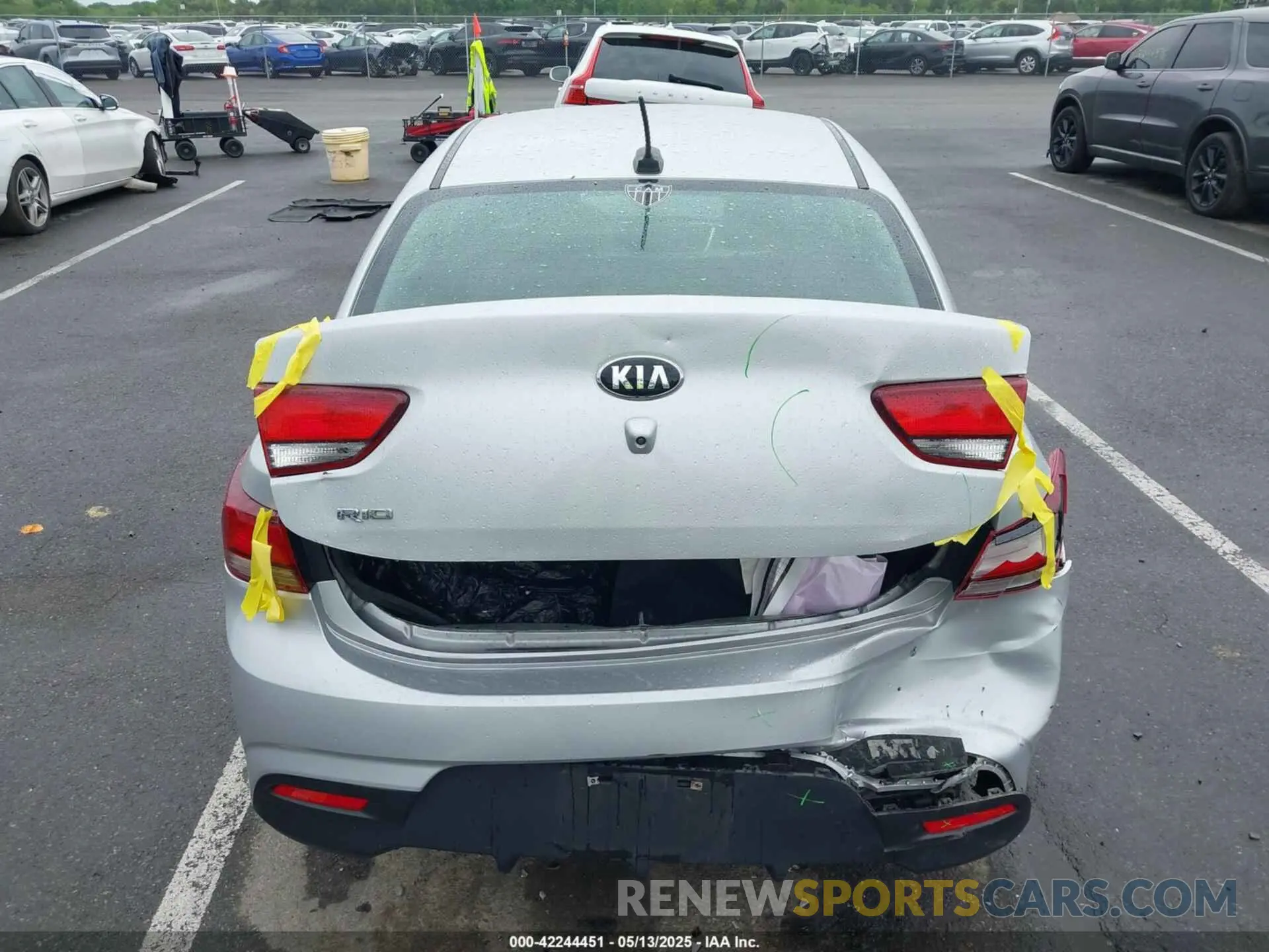 16 fotografías del automóvil dañado 3KPA24AB5KE227250 KIA RIO 2019