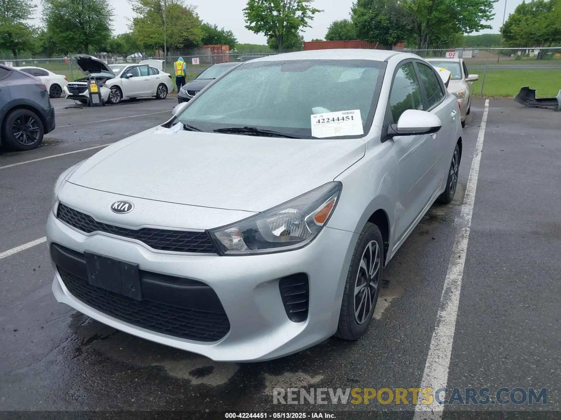 2 fotografías del automóvil dañado 3KPA24AB5KE227250 KIA RIO 2019