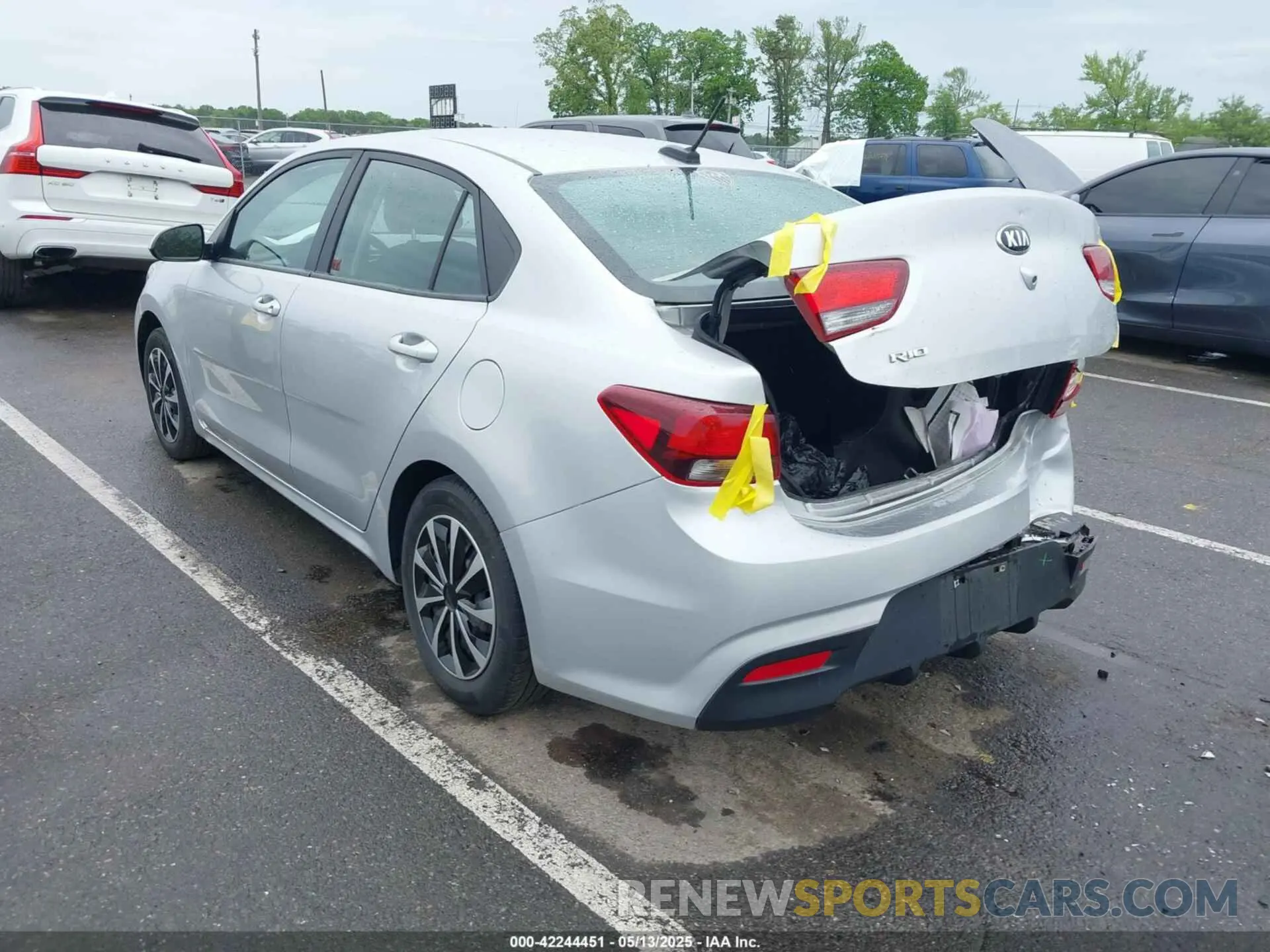 3 fotografías del automóvil dañado 3KPA24AB5KE227250 KIA RIO 2019
