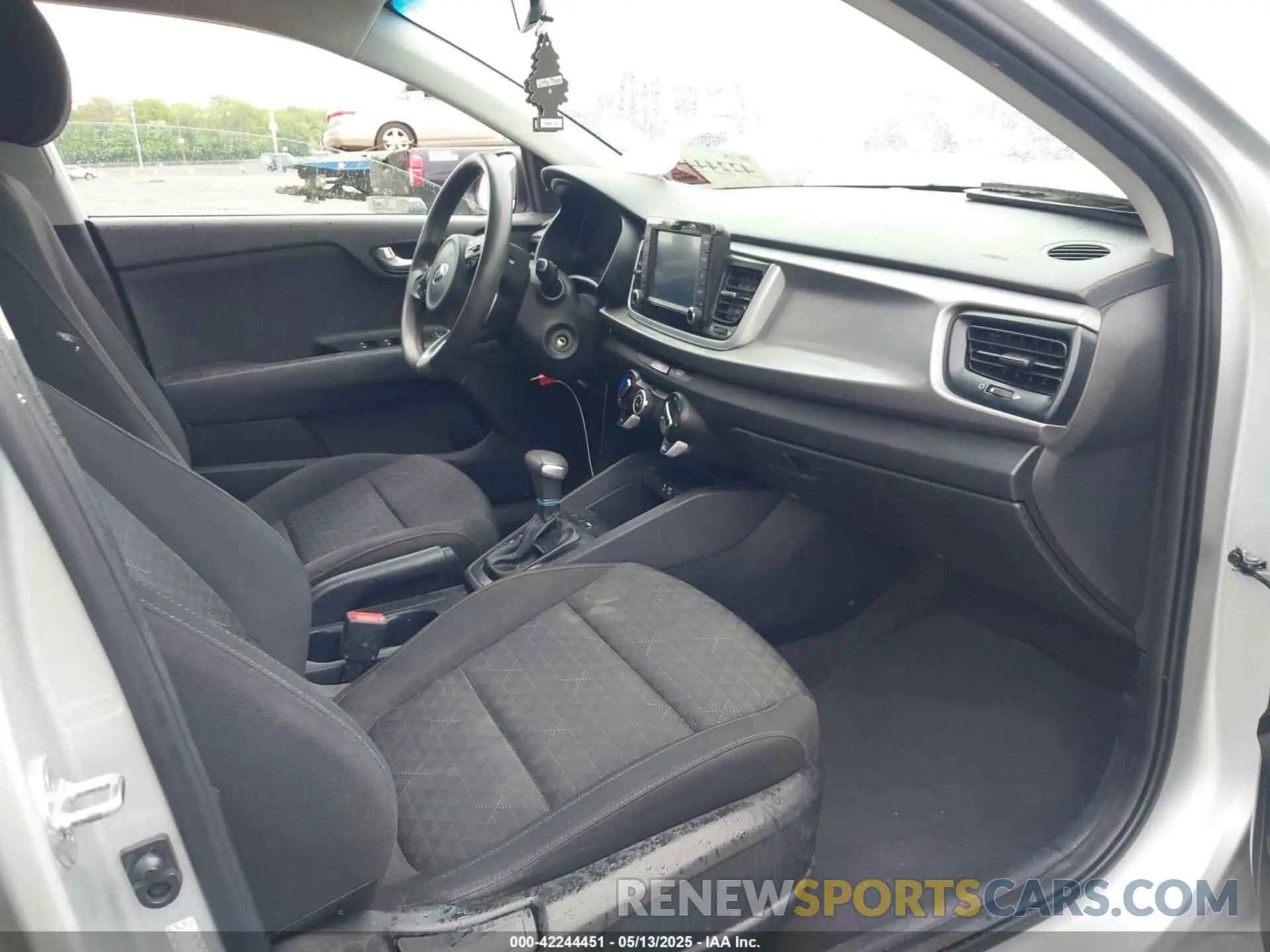 5 fotografías del automóvil dañado 3KPA24AB5KE227250 KIA RIO 2019
