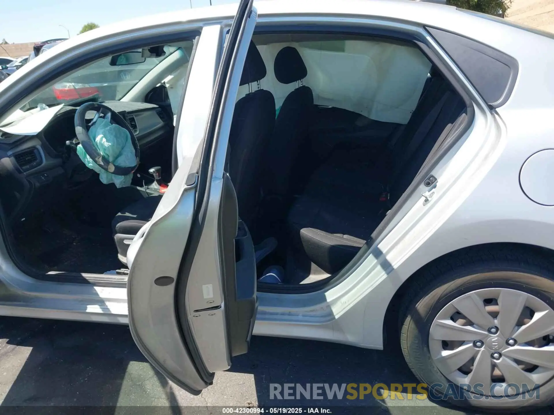 8 fotografías del automóvil dañado 3KPA24AB6KE166894 KIA RIO 2019