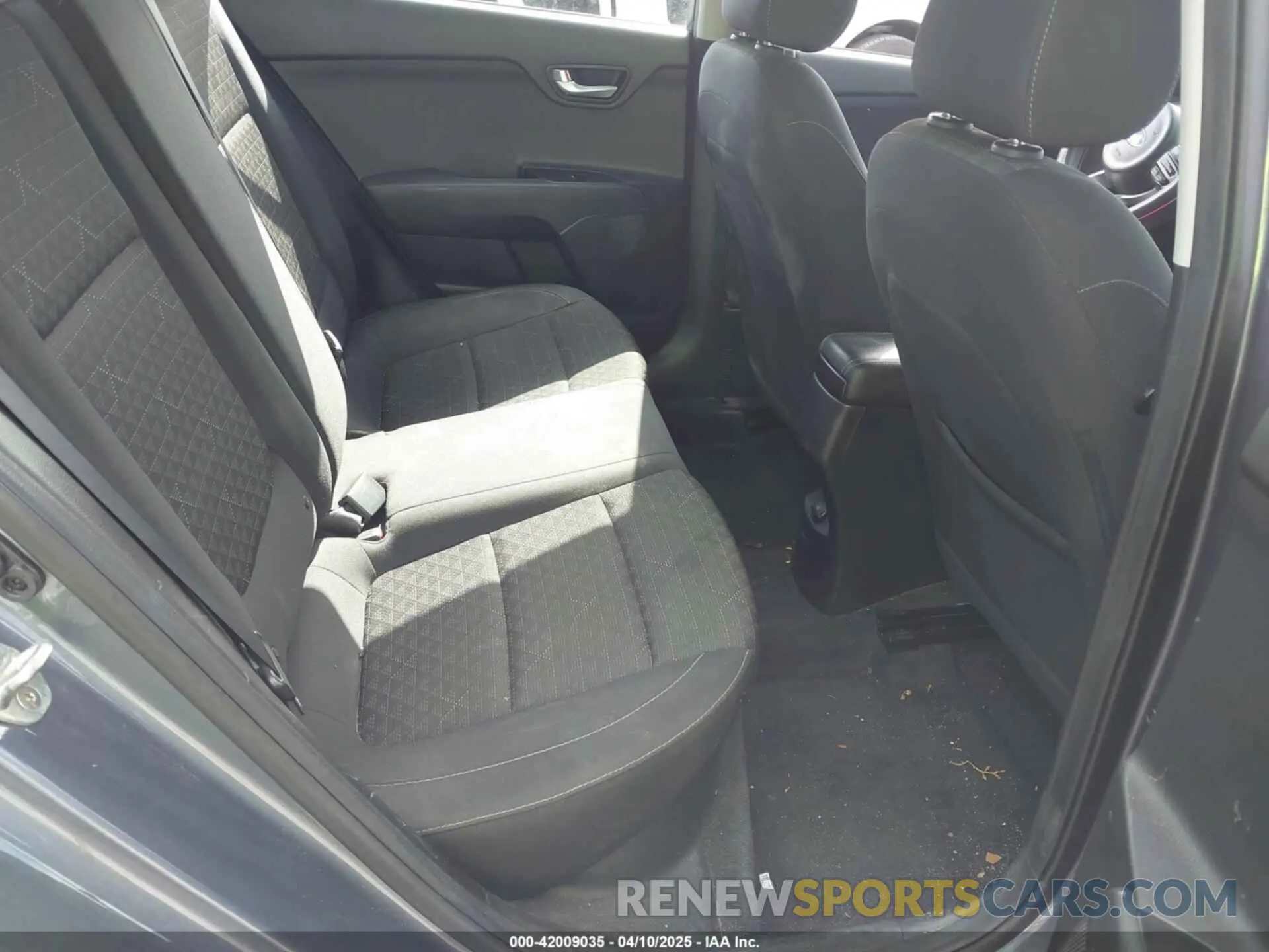 8 fotografías del automóvil dañado 3KPA24AB6KE214152 KIA RIO 2019