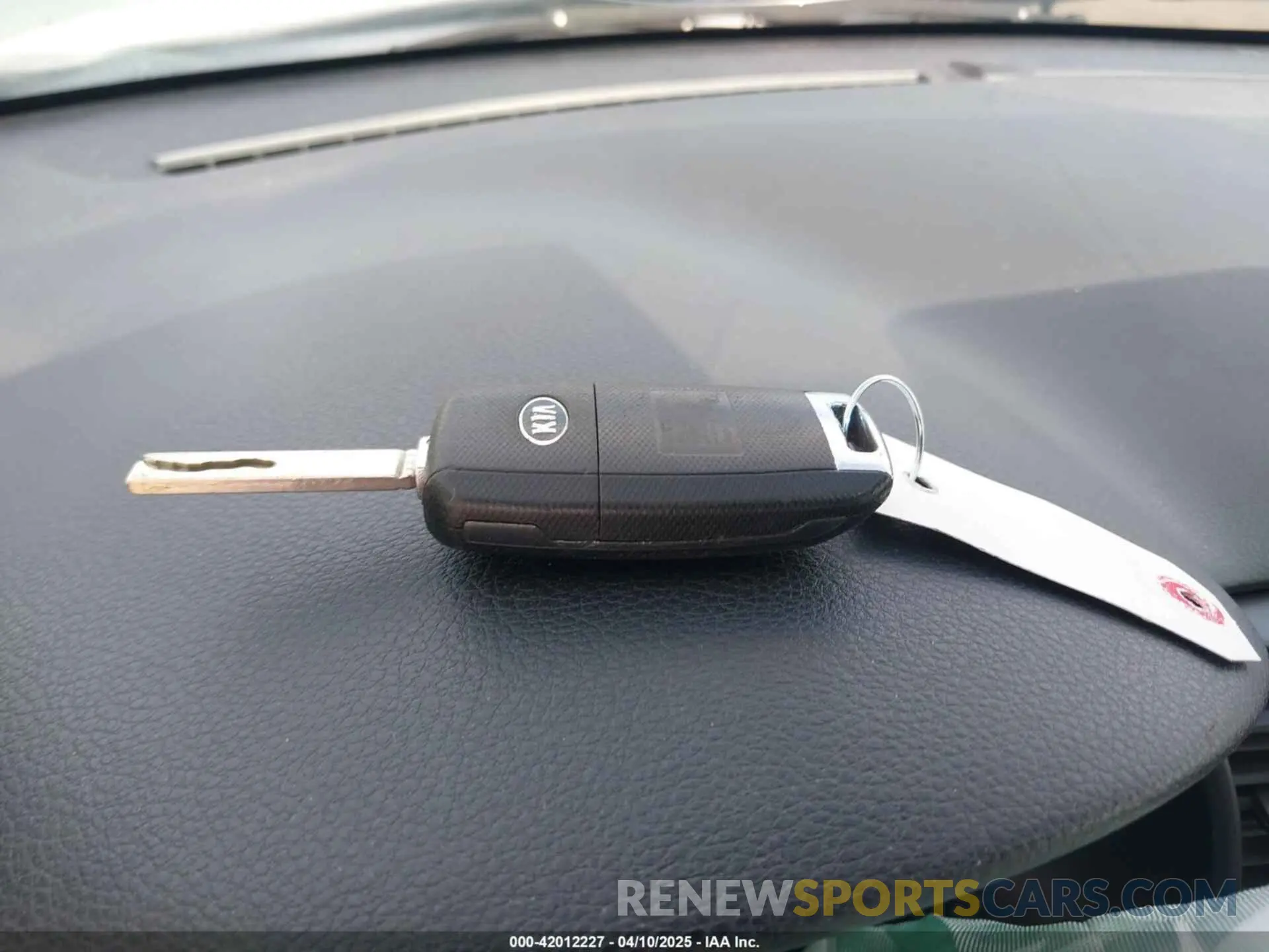 11 fotografías del automóvil dañado 3KPA24AB6KE216211 KIA RIO 2019