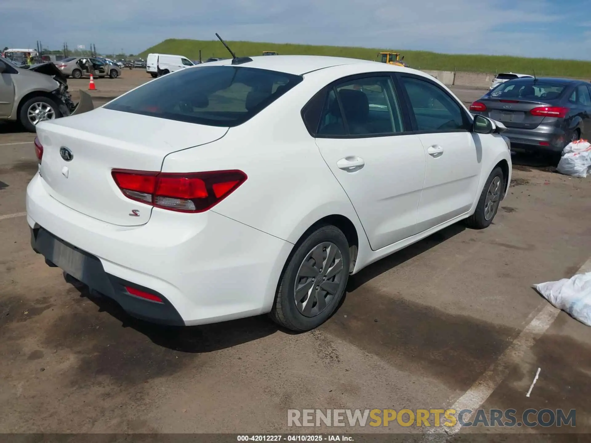 4 fotografías del automóvil dañado 3KPA24AB6KE216211 KIA RIO 2019