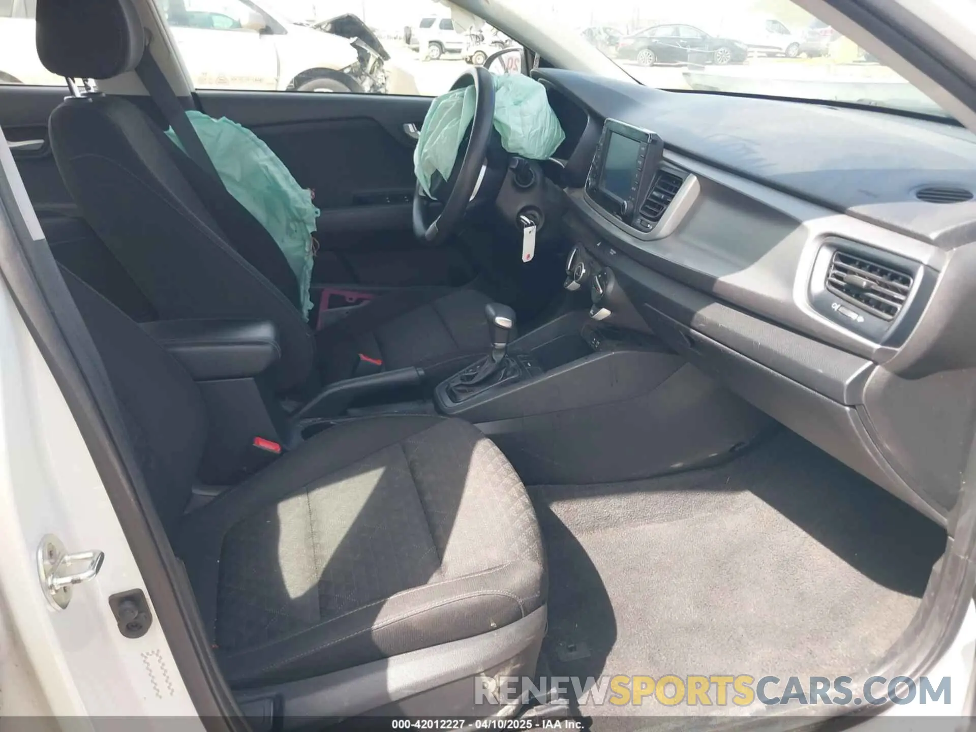 5 fotografías del automóvil dañado 3KPA24AB6KE216211 KIA RIO 2019