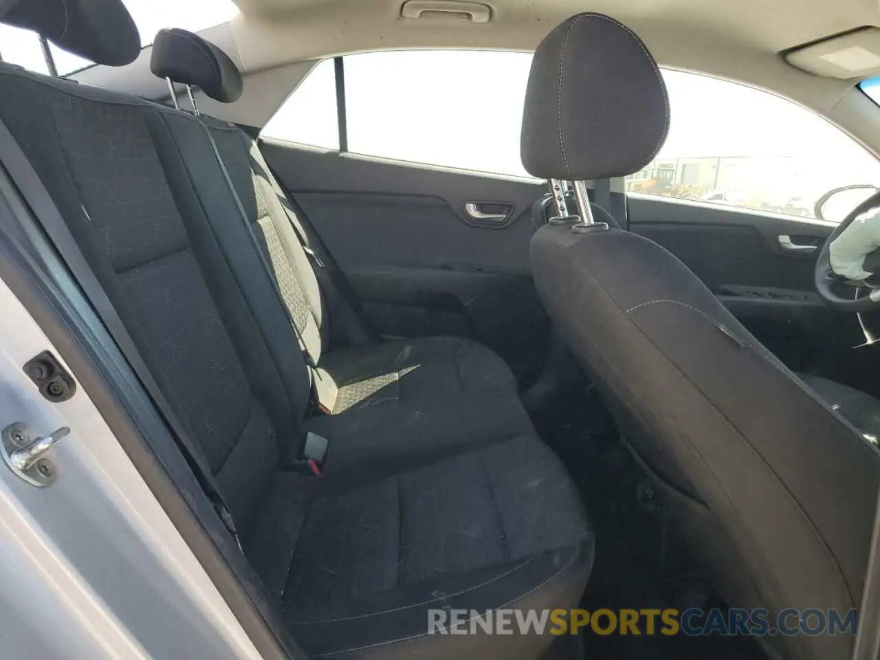 10 fotografías del automóvil dañado 3KPA24AB8KE208465 KIA RIO 2019