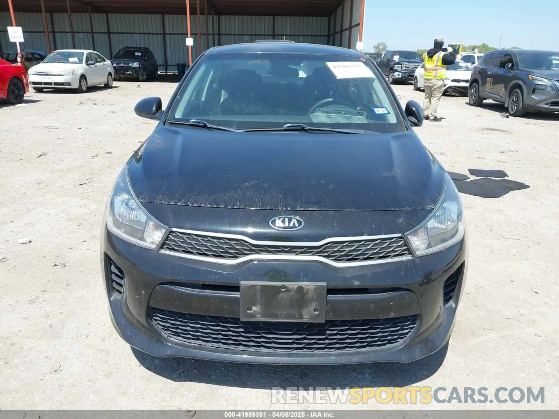 12 fotografías del automóvil dañado 3KPA24AB8KE221118 KIA RIO 2019