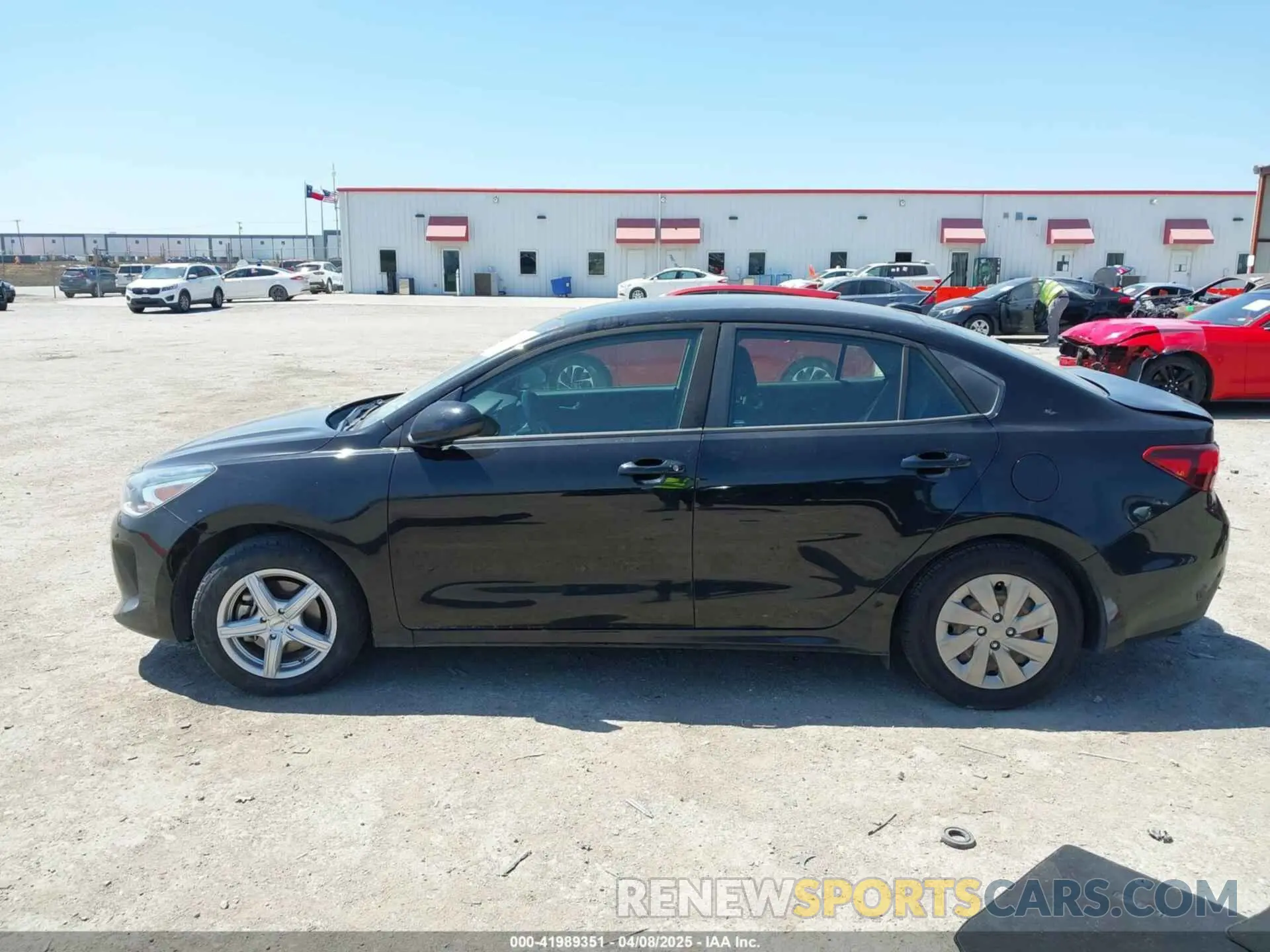 14 fotografías del automóvil dañado 3KPA24AB8KE221118 KIA RIO 2019
