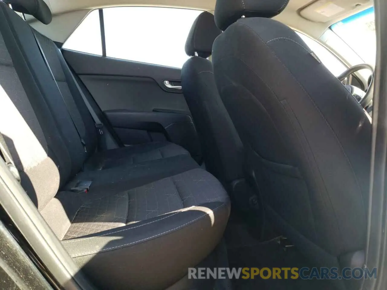 10 fotografías del automóvil dañado 3KPA24AB8KE233141 KIA RIO 2019