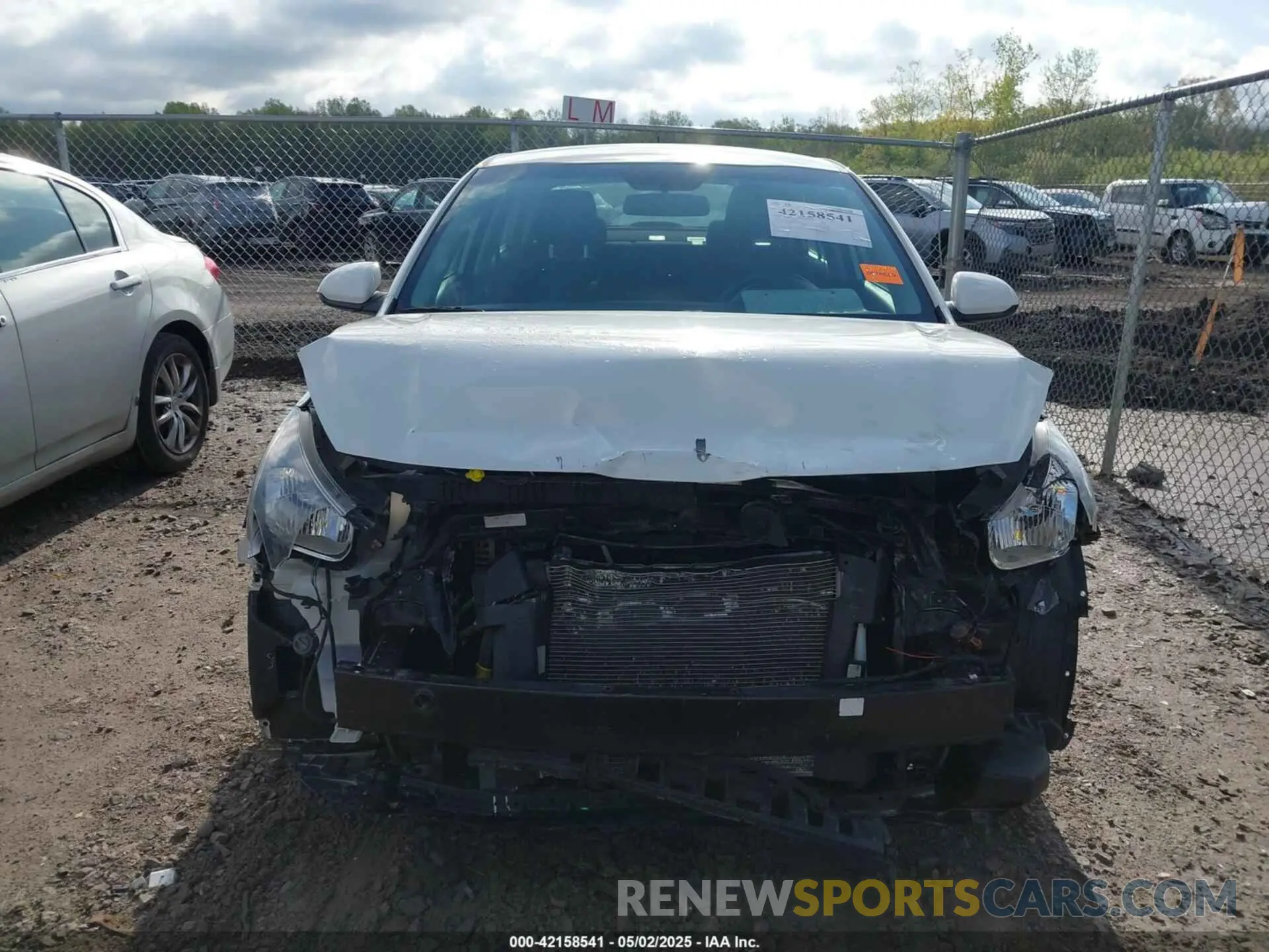 13 fotografías del automóvil dañado 3KPA24AB8KE233222 KIA RIO 2019