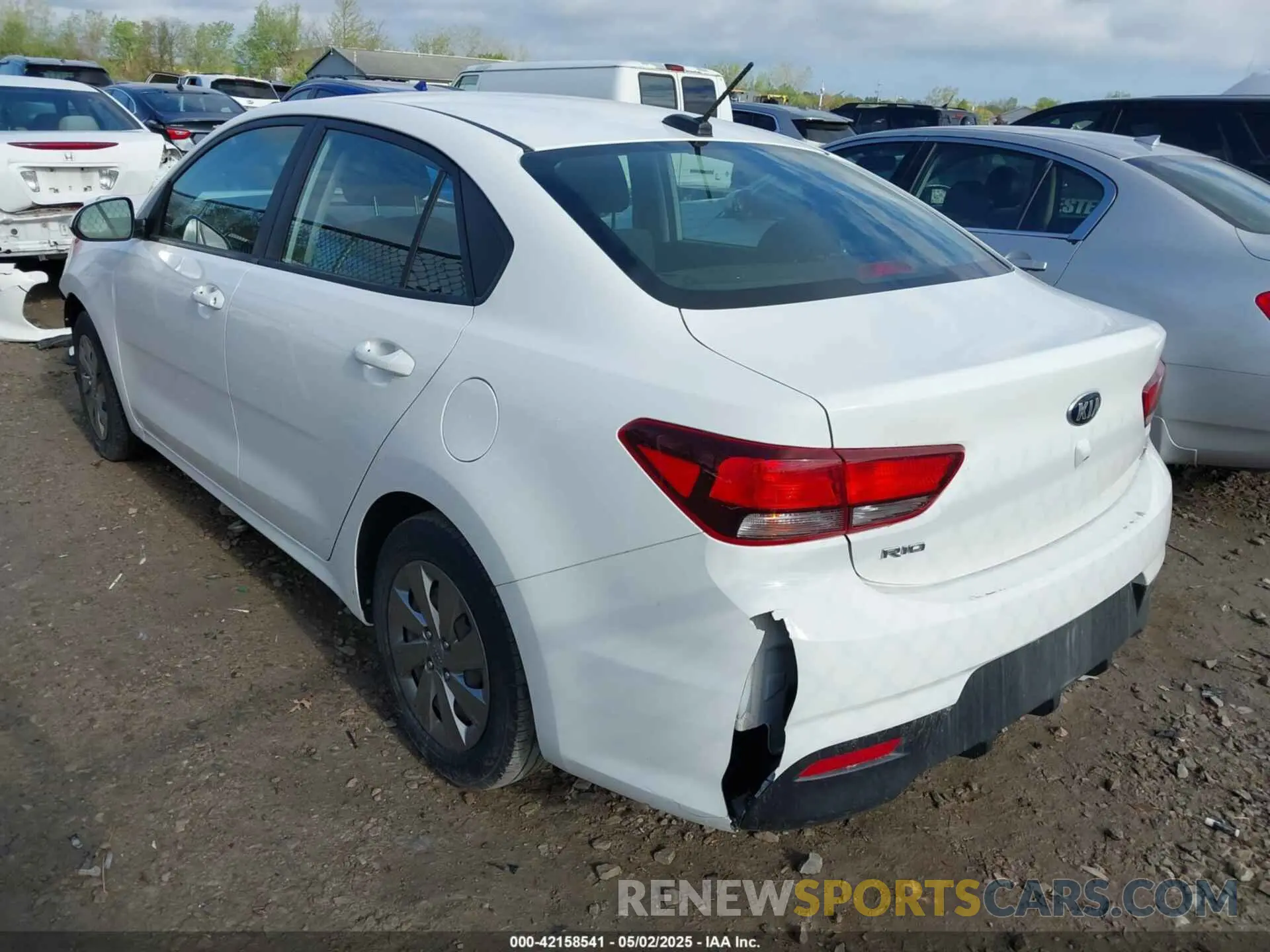 3 fotografías del automóvil dañado 3KPA24AB8KE233222 KIA RIO 2019