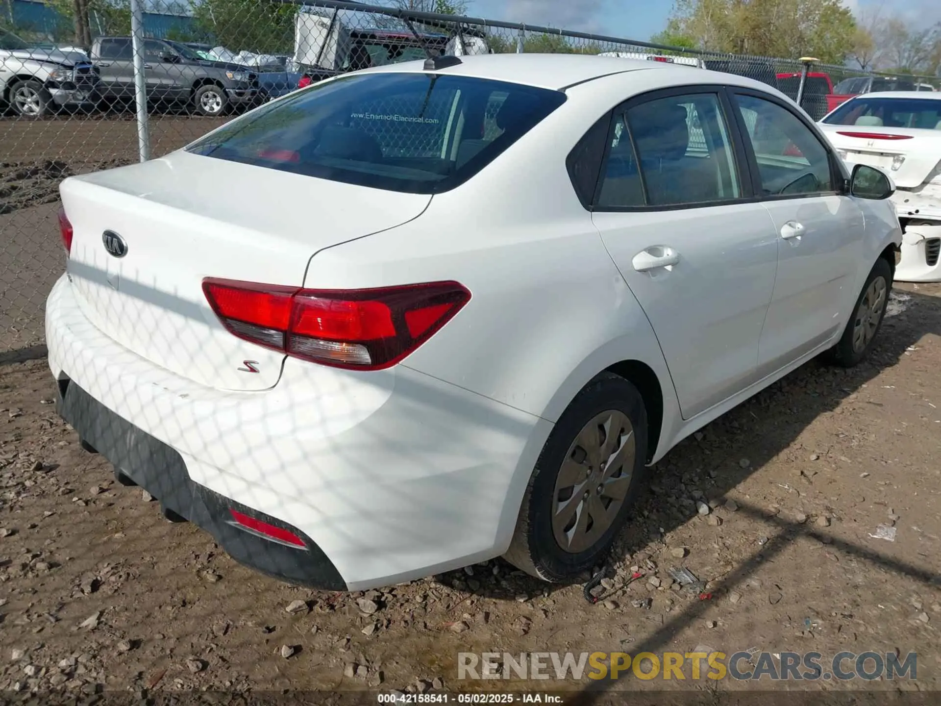 4 fotografías del automóvil dañado 3KPA24AB8KE233222 KIA RIO 2019