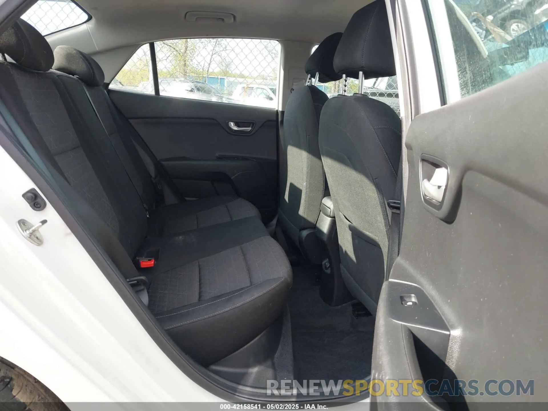 8 fotografías del automóvil dañado 3KPA24AB8KE233222 KIA RIO 2019