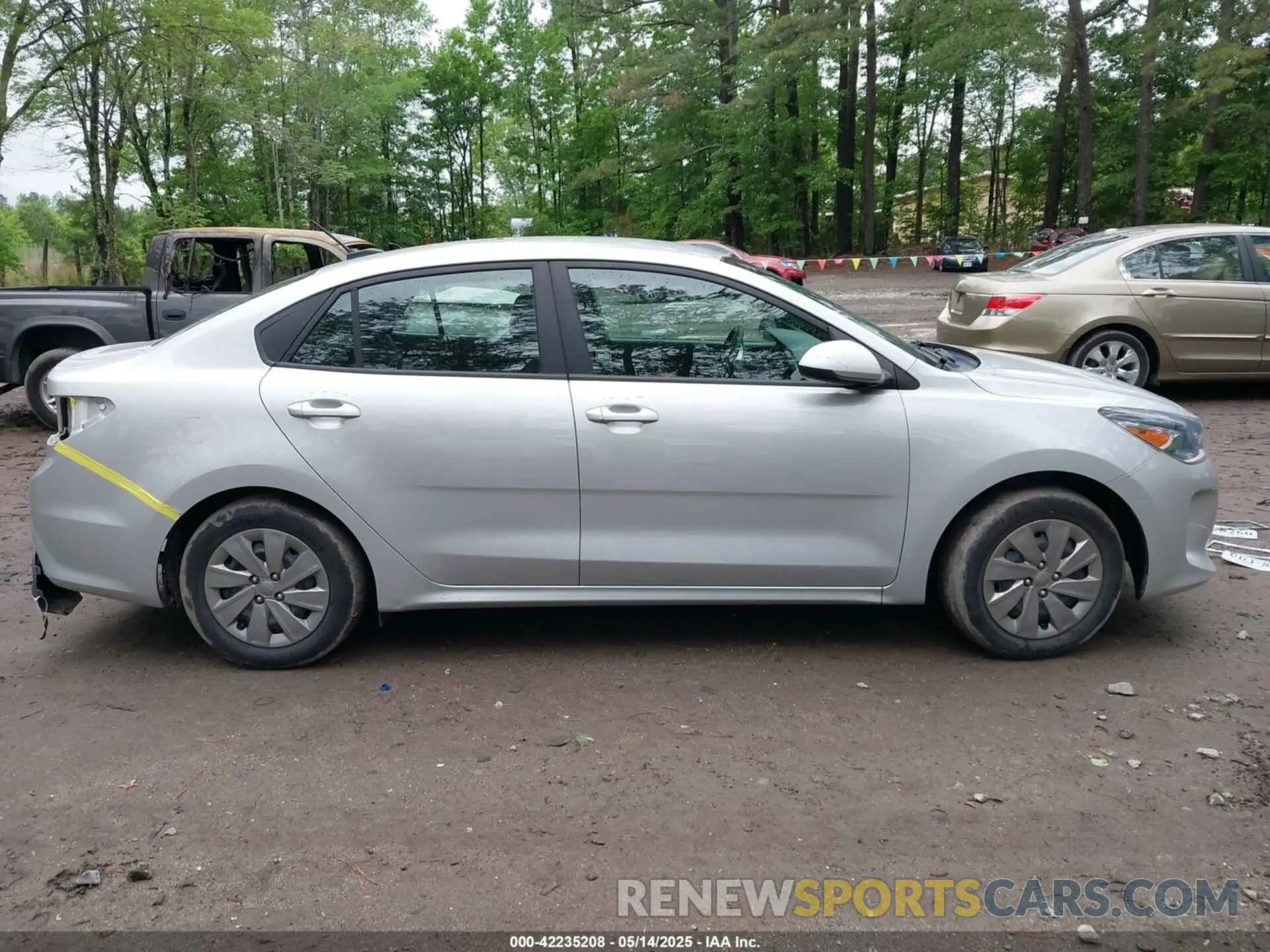 13 fotografías del automóvil dañado 3KPA24AB9KE201430 KIA RIO 2019