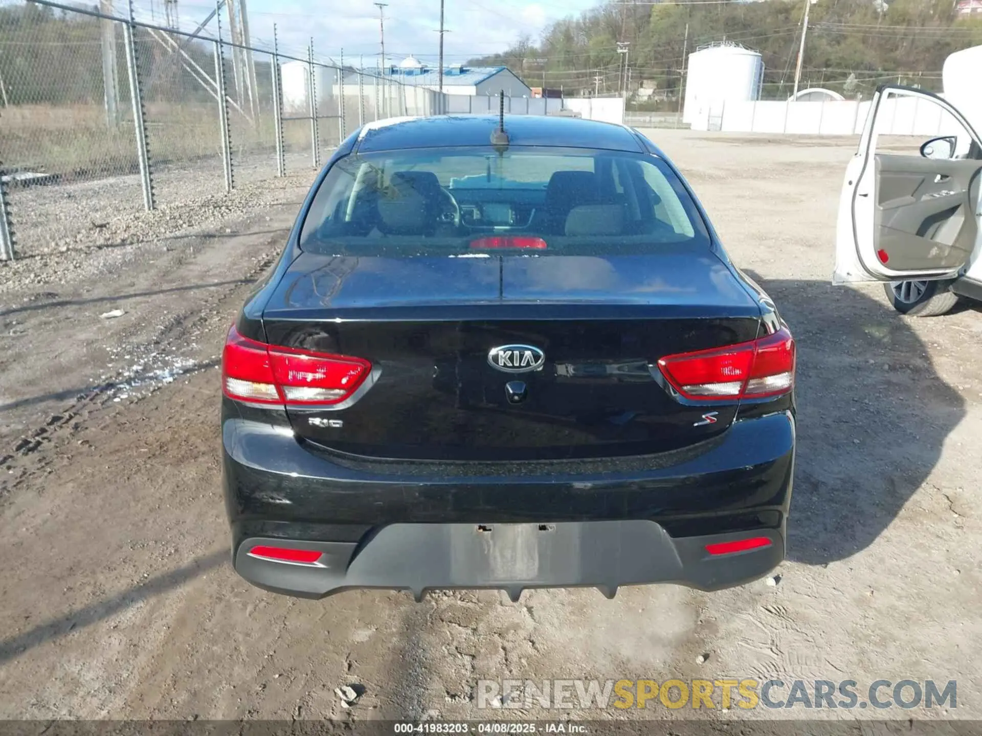 17 fotografías del automóvil dañado 3KPA24AB9KE209902 KIA RIO 2019
