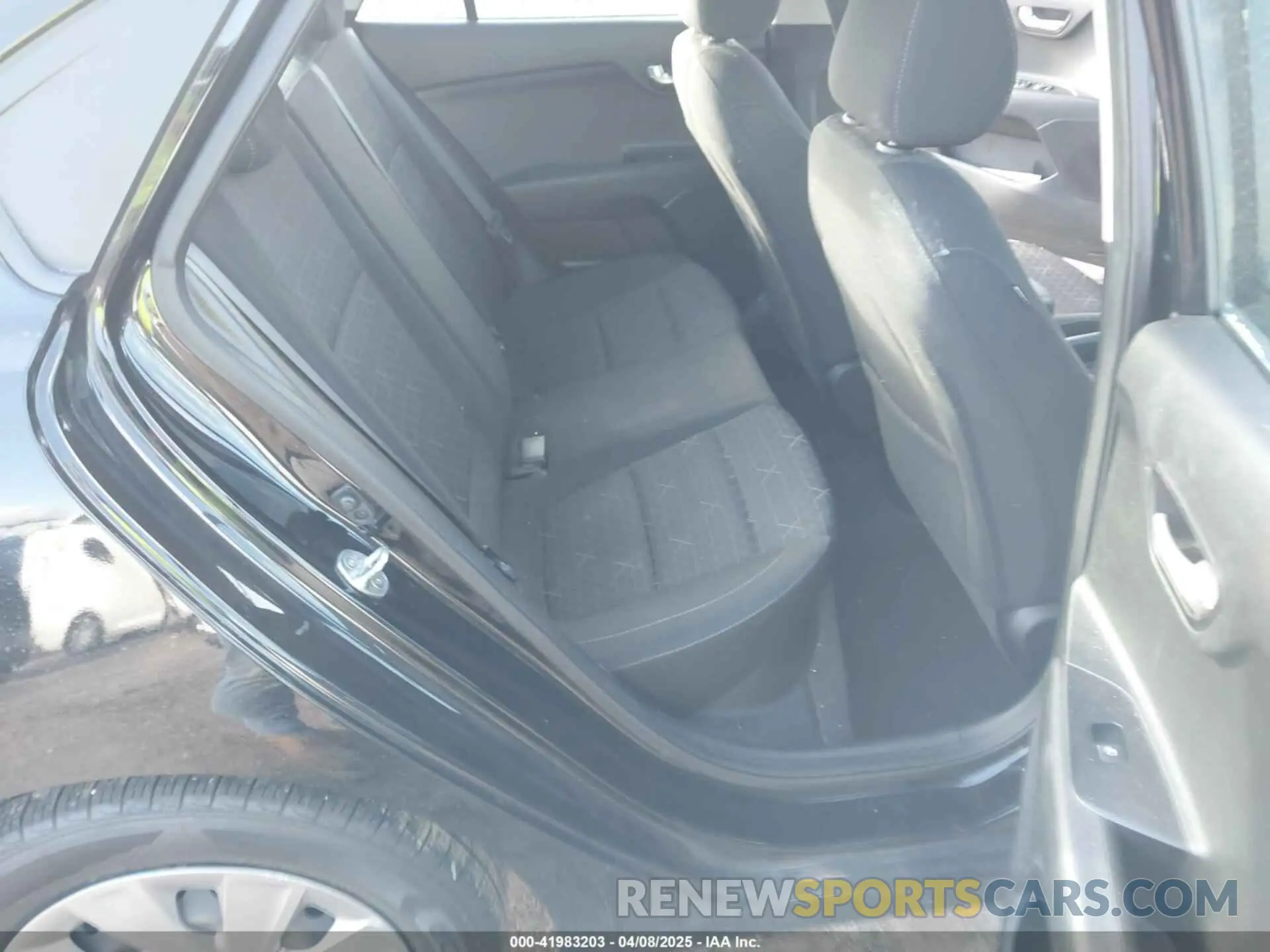 8 fotografías del automóvil dañado 3KPA24AB9KE209902 KIA RIO 2019