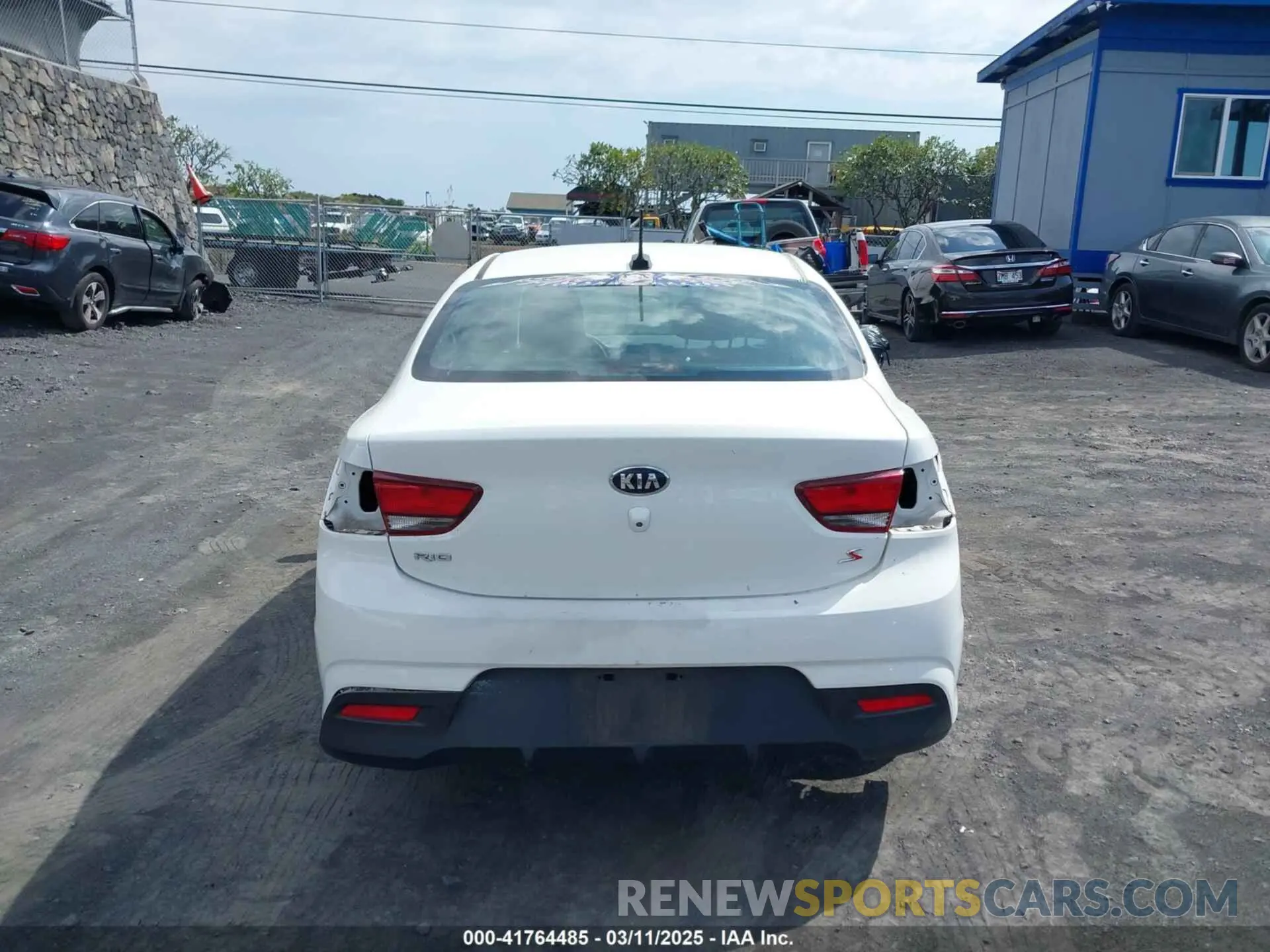 17 fotografías del automóvil dañado 3KPA24AB9KE214579 KIA RIO 2019