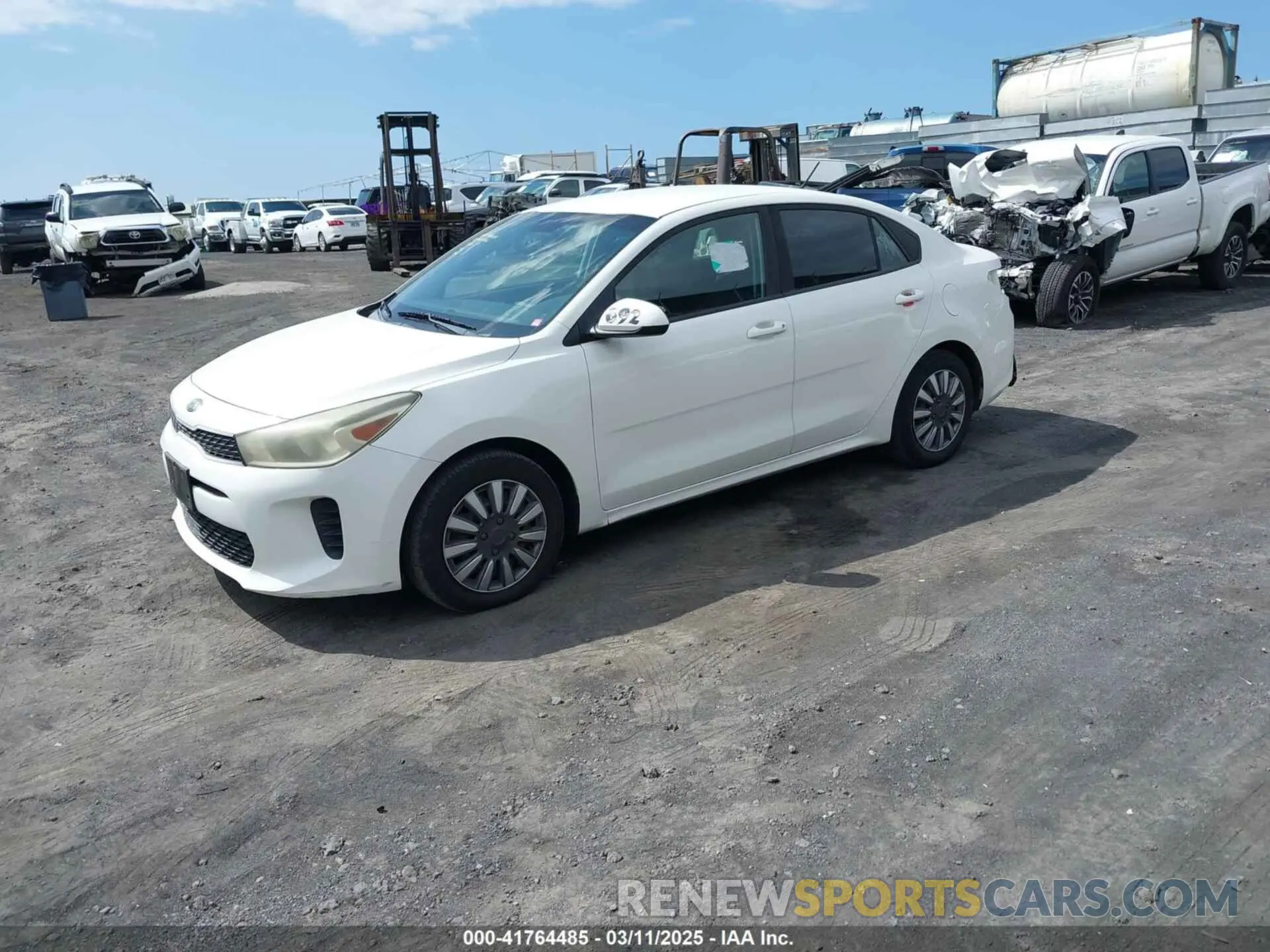 2 fotografías del automóvil dañado 3KPA24AB9KE214579 KIA RIO 2019
