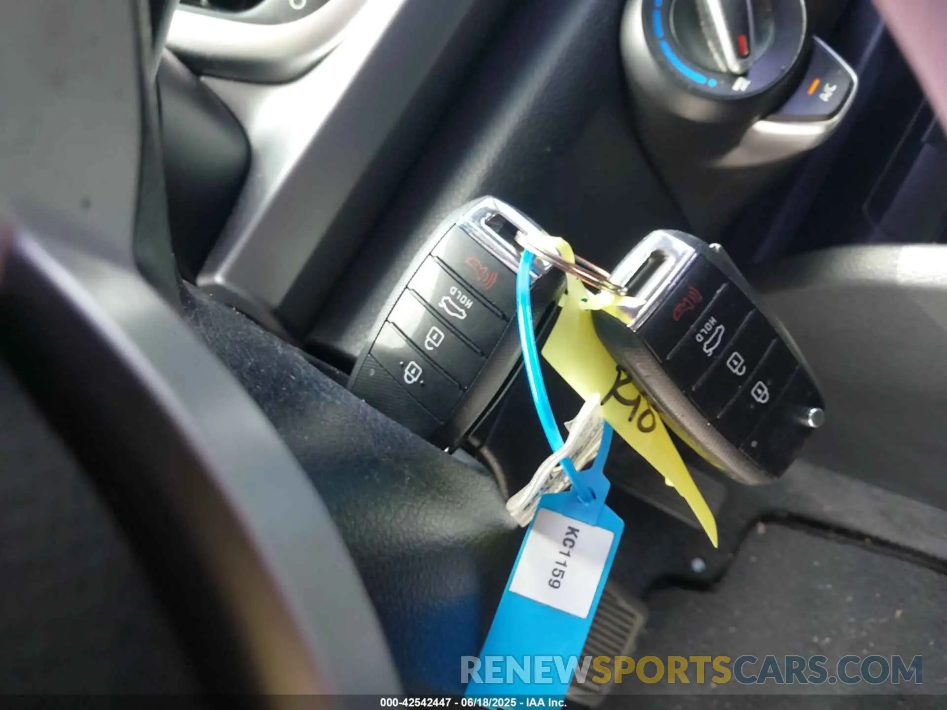 11 fotografías del automóvil dañado 3KPA24AB9KE239305 KIA RIO 2019