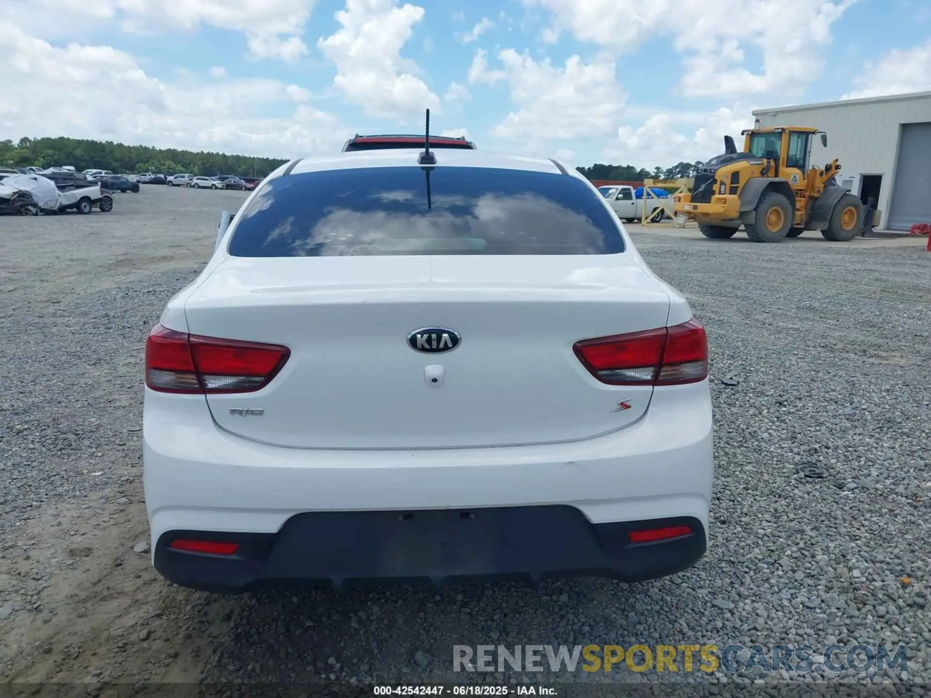 16 fotografías del automóvil dañado 3KPA24AB9KE239305 KIA RIO 2019