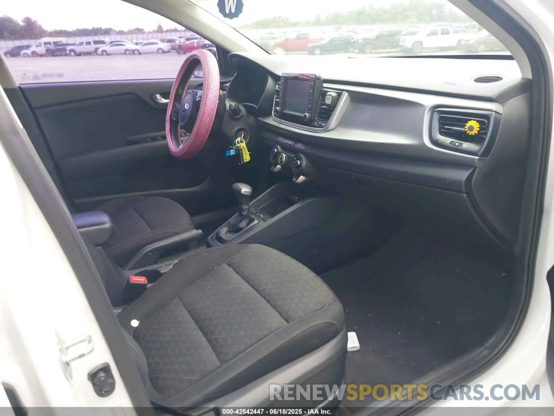 5 fotografías del automóvil dañado 3KPA24AB9KE239305 KIA RIO 2019