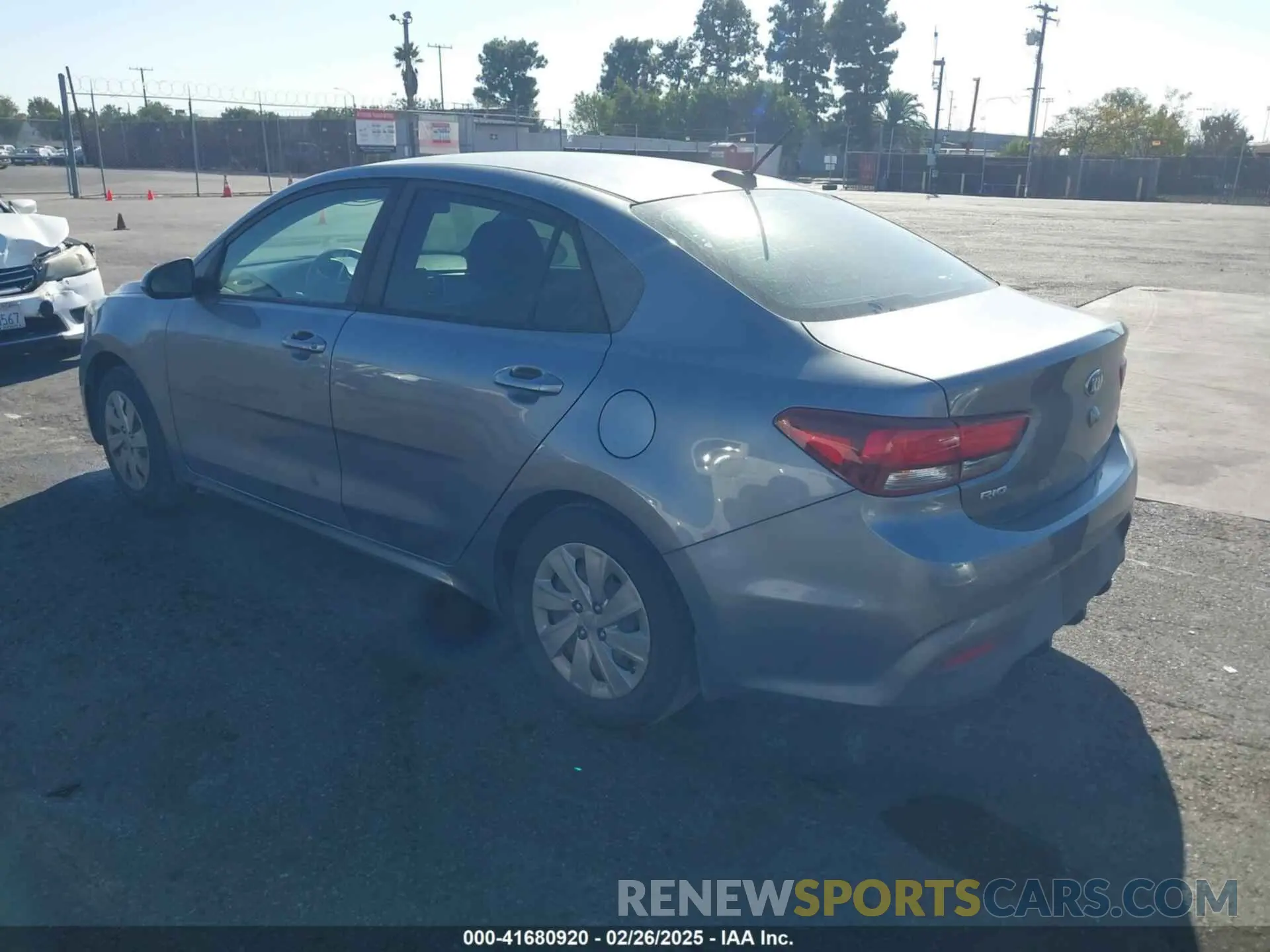 3 fotografías del automóvil dañado 3KPA24ABXKE232900 KIA RIO 2019