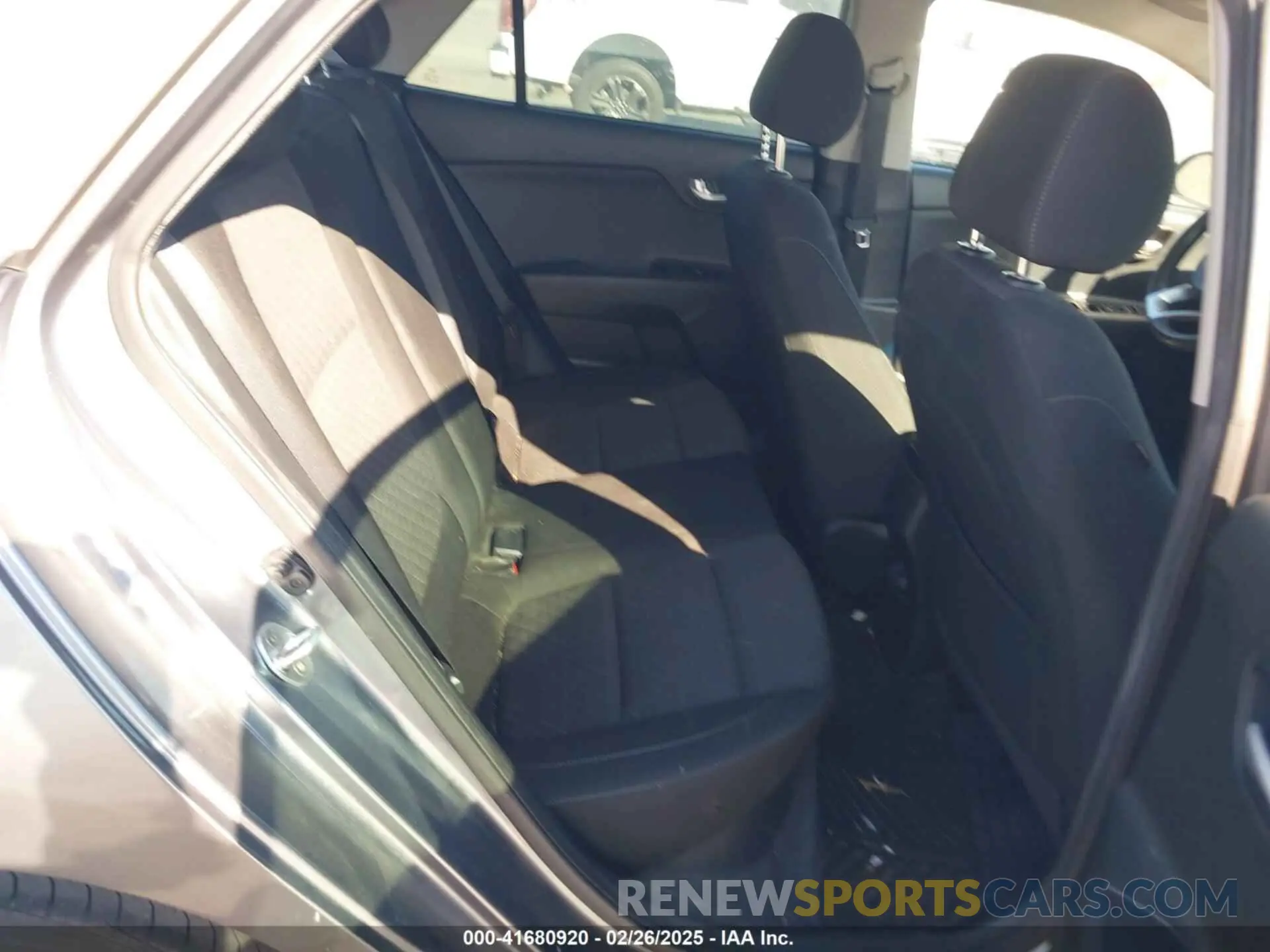 8 fotografías del automóvil dañado 3KPA24ABXKE232900 KIA RIO 2019